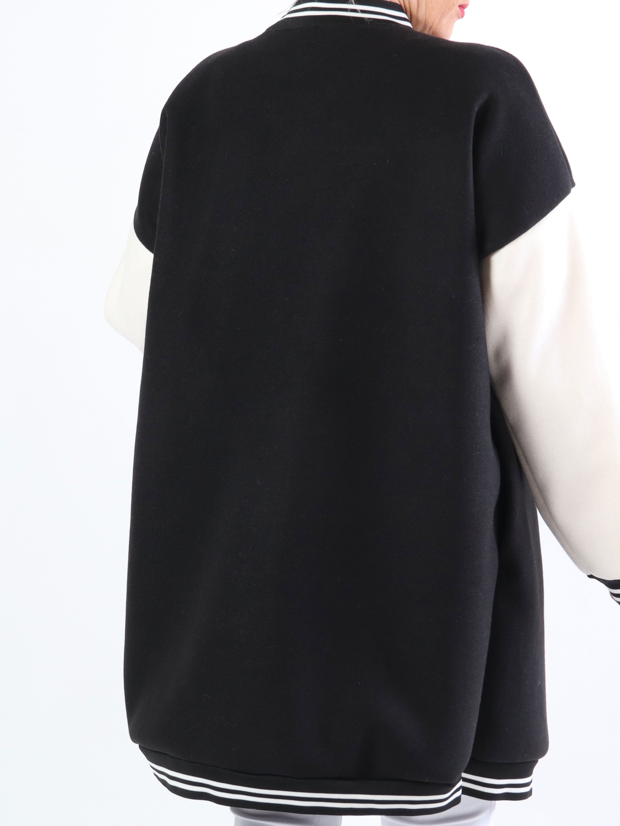 Andy - Häftig plus size collegejacka med tryckknappar