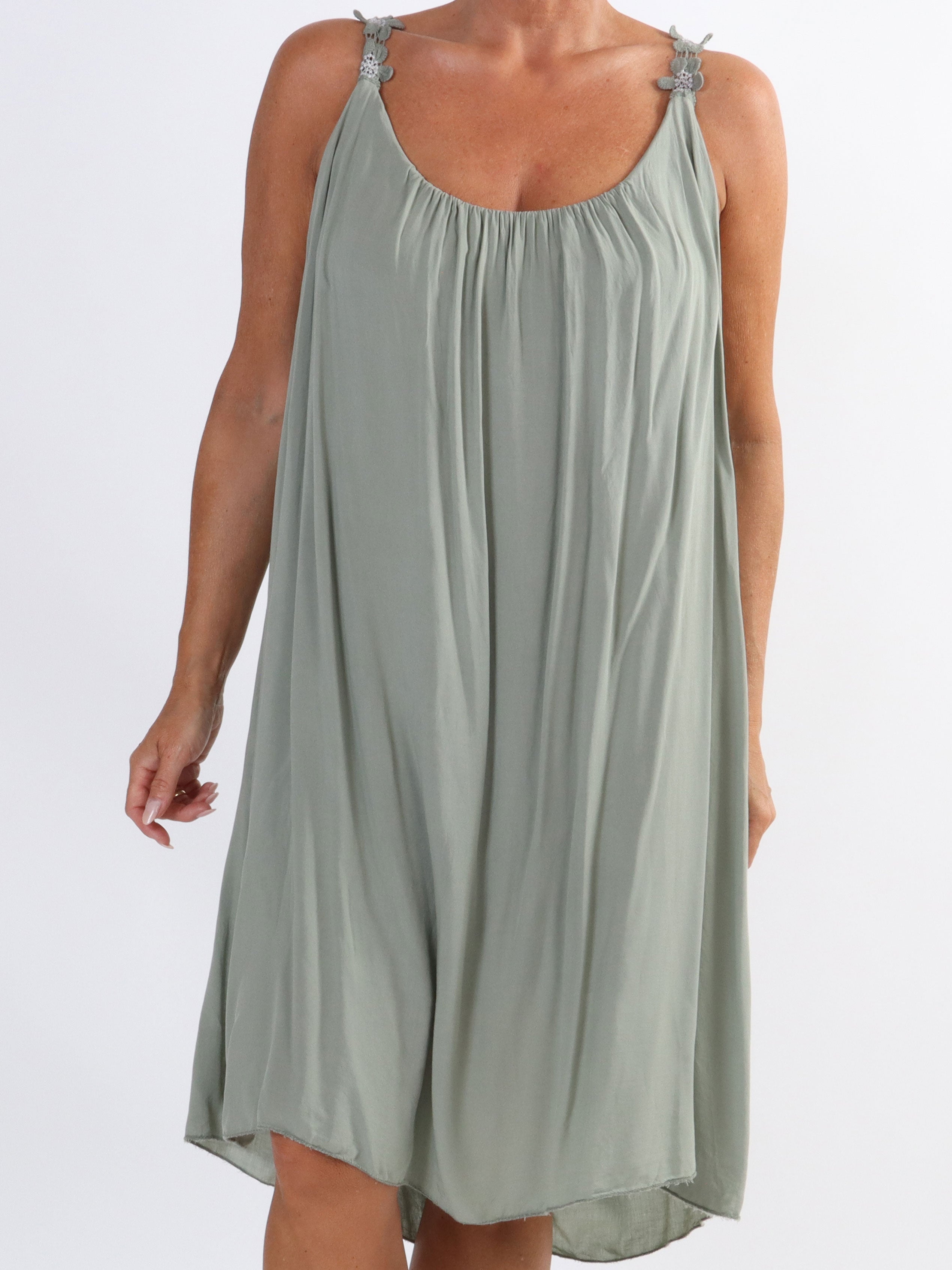 Ane - Söt sommarklänning i plus size med broderade axelband - Orange