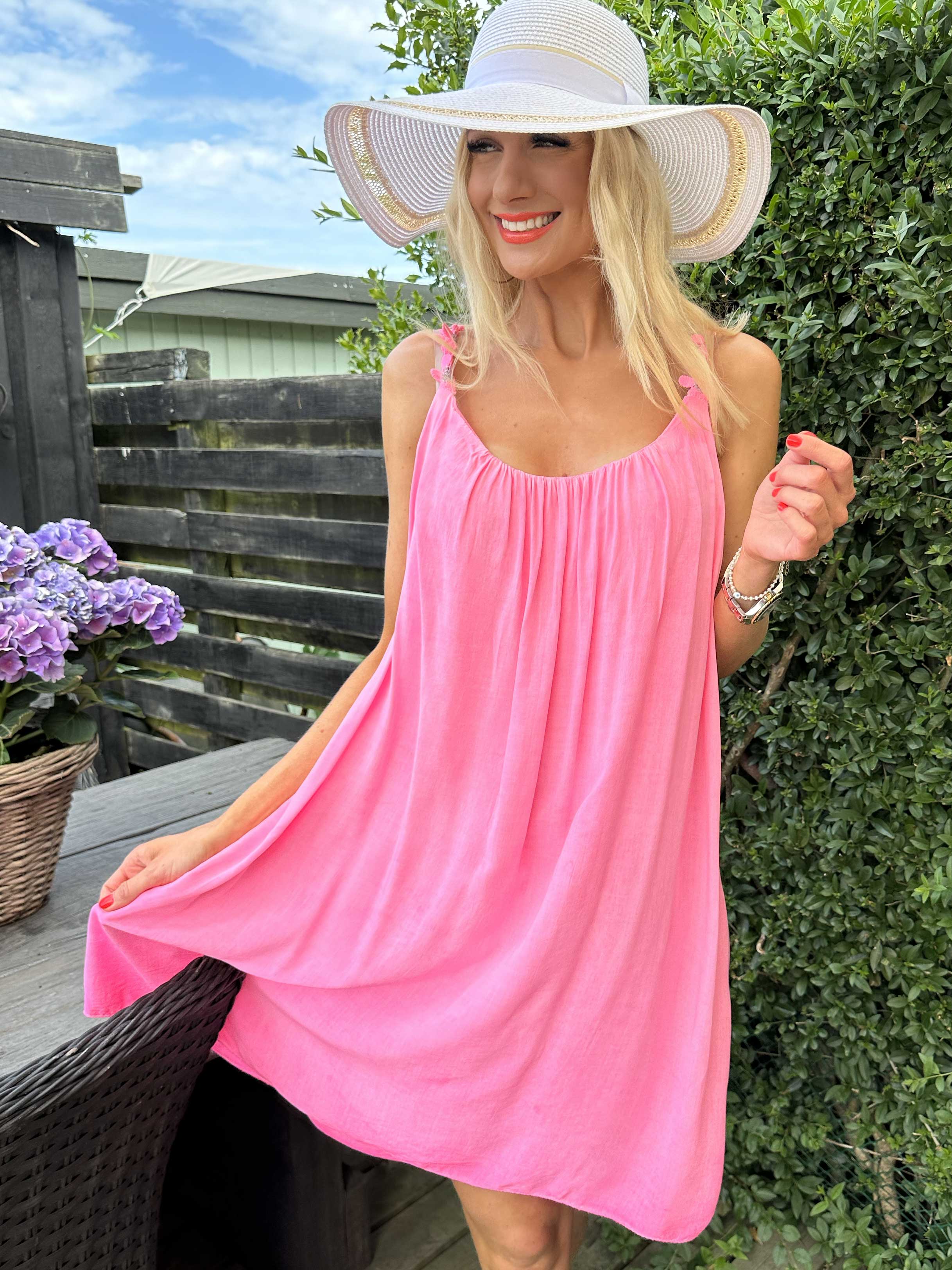 Ane - Söt sommarklänning med broderade axelband