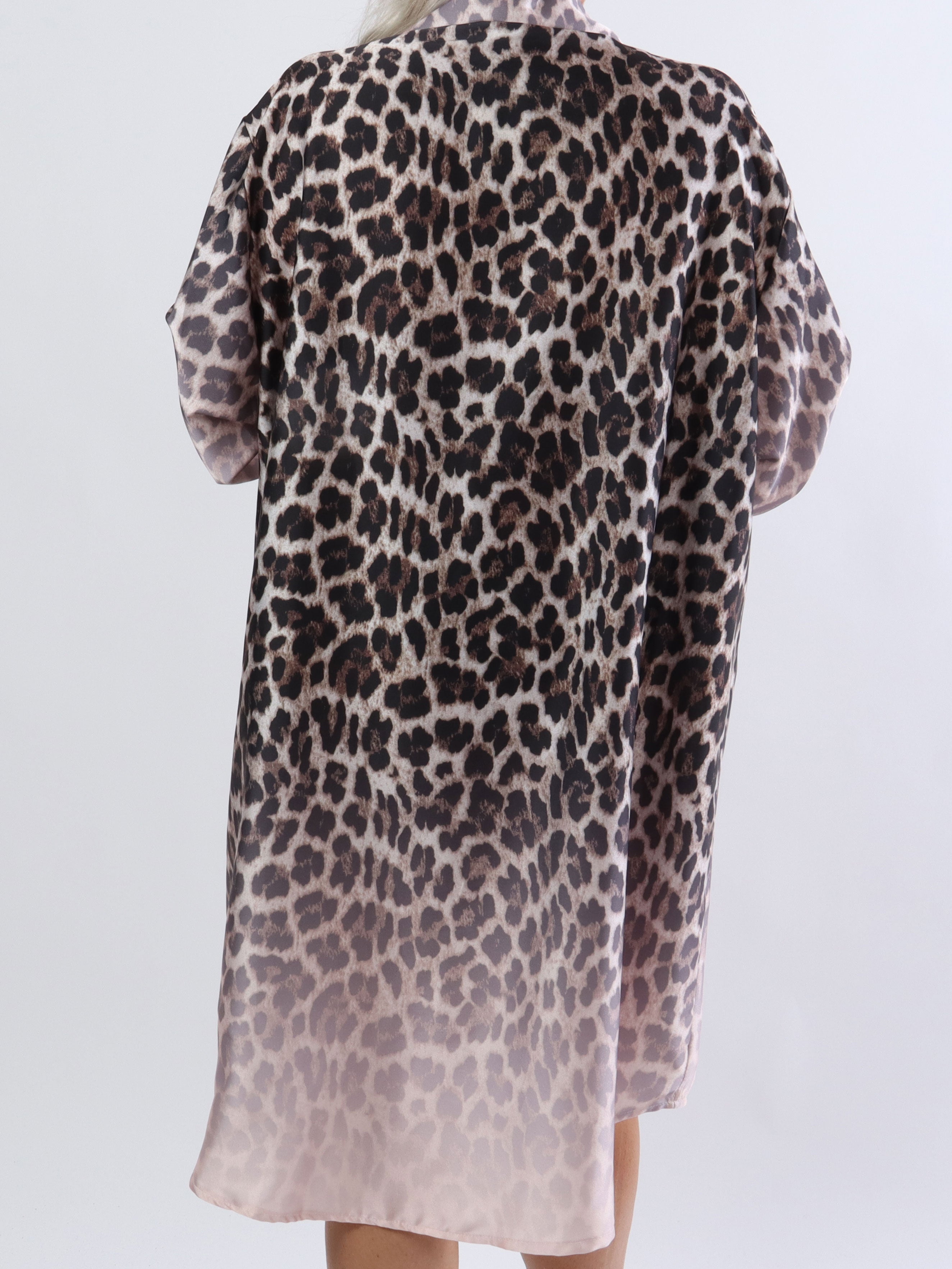 Anemone - Plus size skjortklänning i leopard