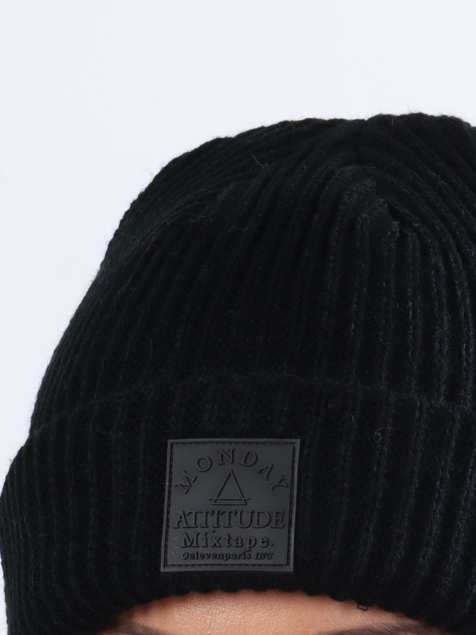 Aniela - Stickad mössa med platta framsida - Grey