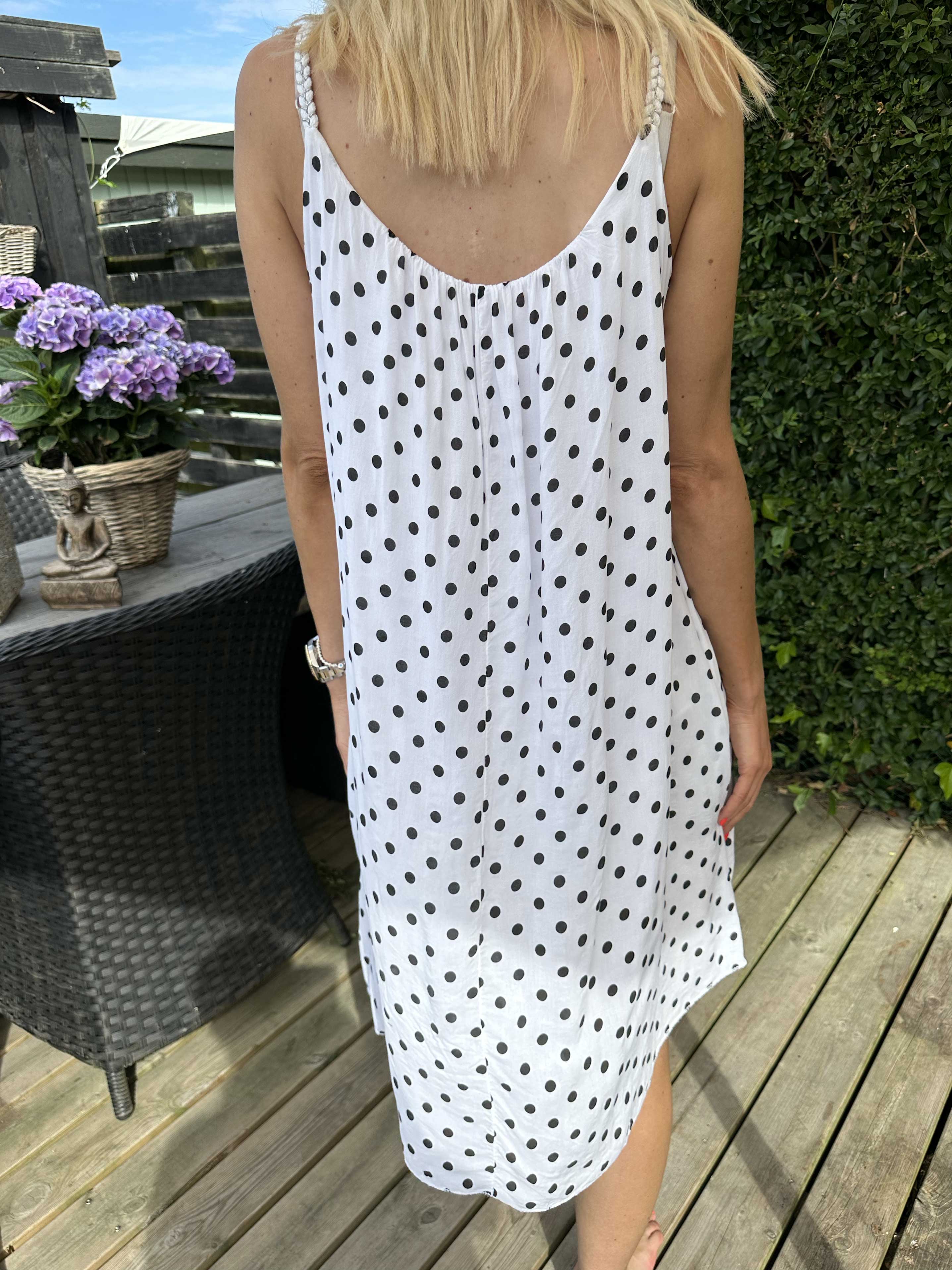 Annie Dot - Prickig viskosklänning med flätade axelband