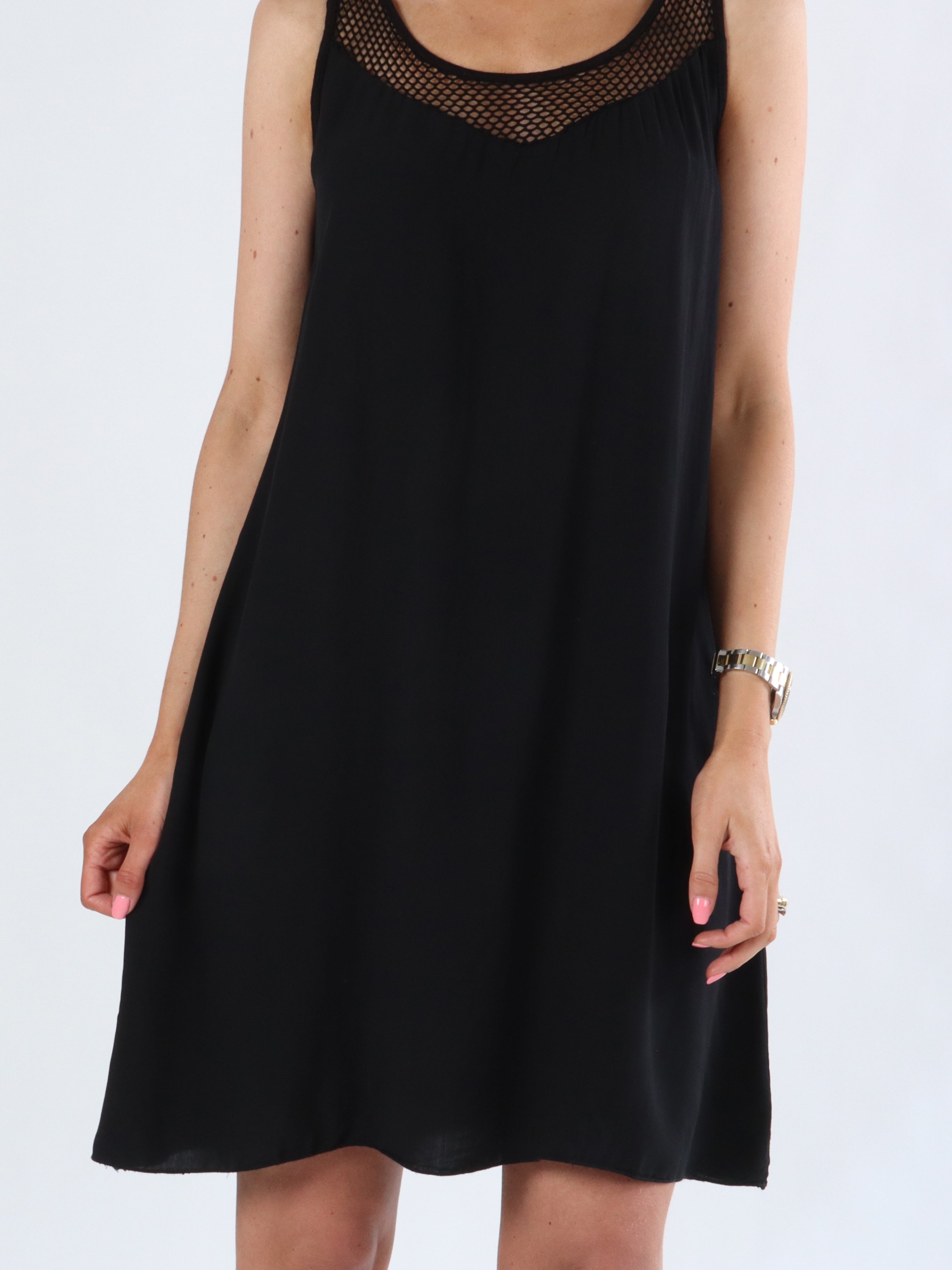 APRILIA - SOMMARKLÄNNING MED NÄTMÖNSTER VID AXLARNA