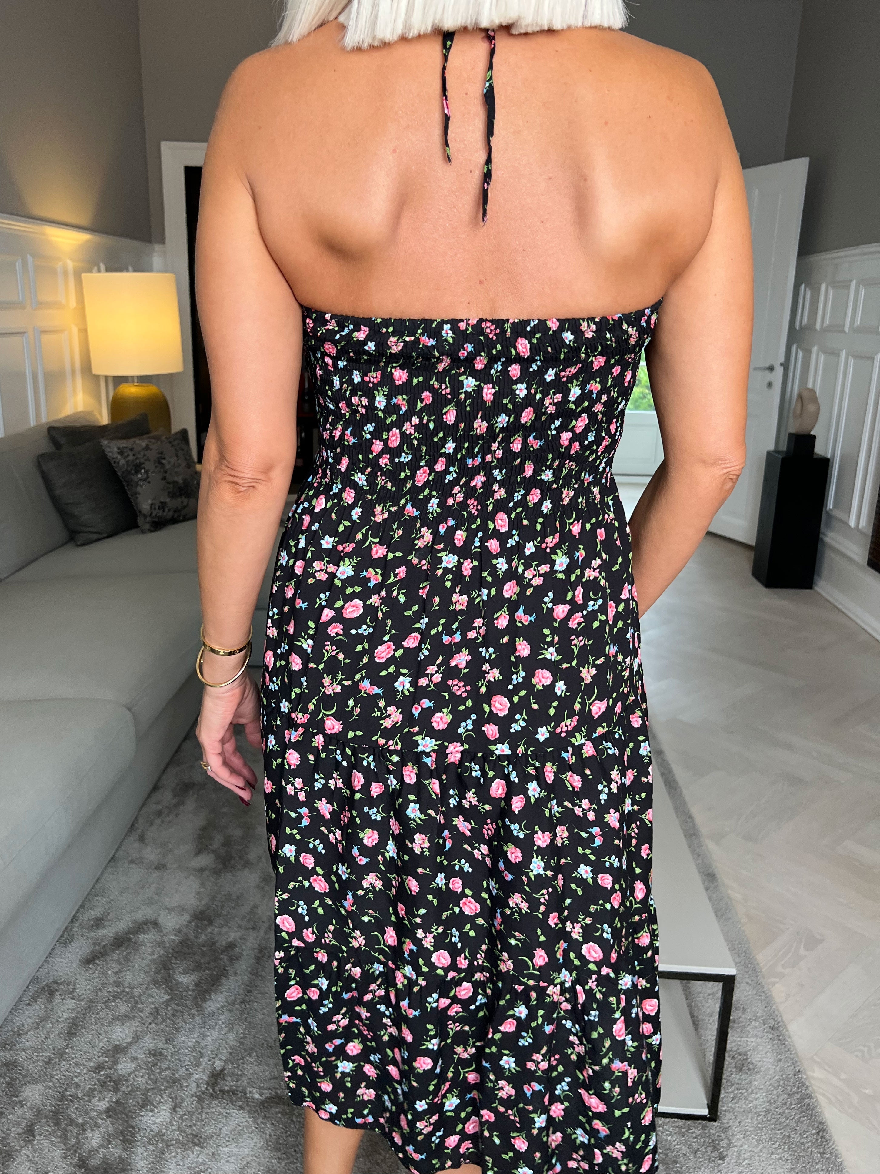 Aria Rose - Kort klänning med smock och rosenmönster