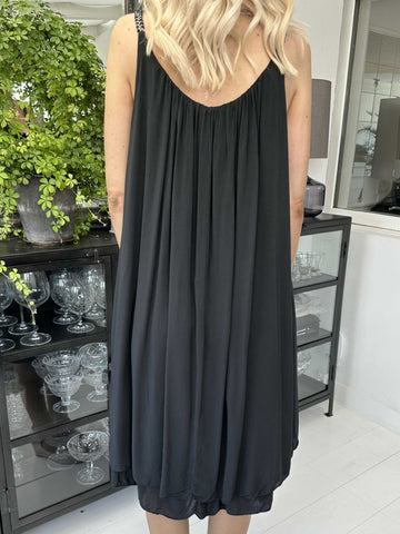 FÖRHANDSBESTÄLLNING - Asia Dress - Söt enfärgad viskosklänning med flätade axelband