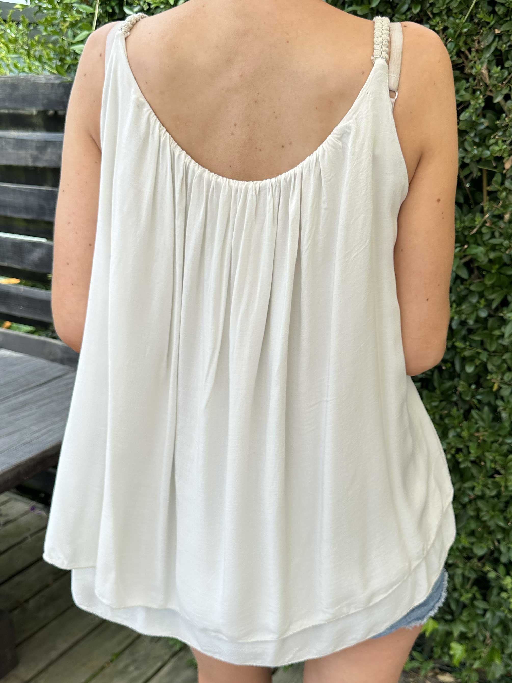 Asia - Söt enfärgad viskostopp med flätade band - Beige