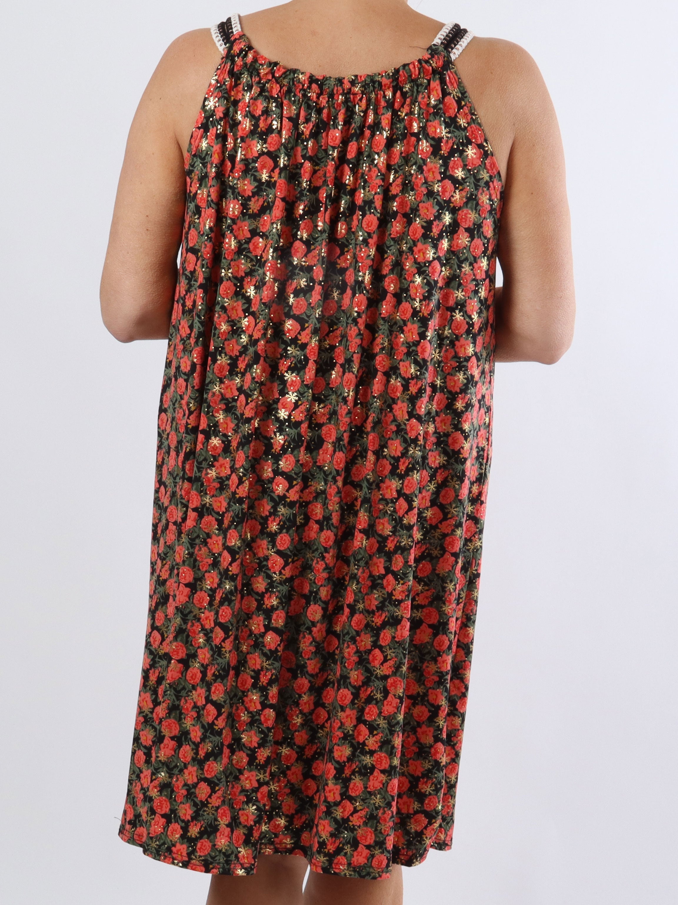 Asta Flower - Elastisk klänning i plus size med band och blommigt tryck