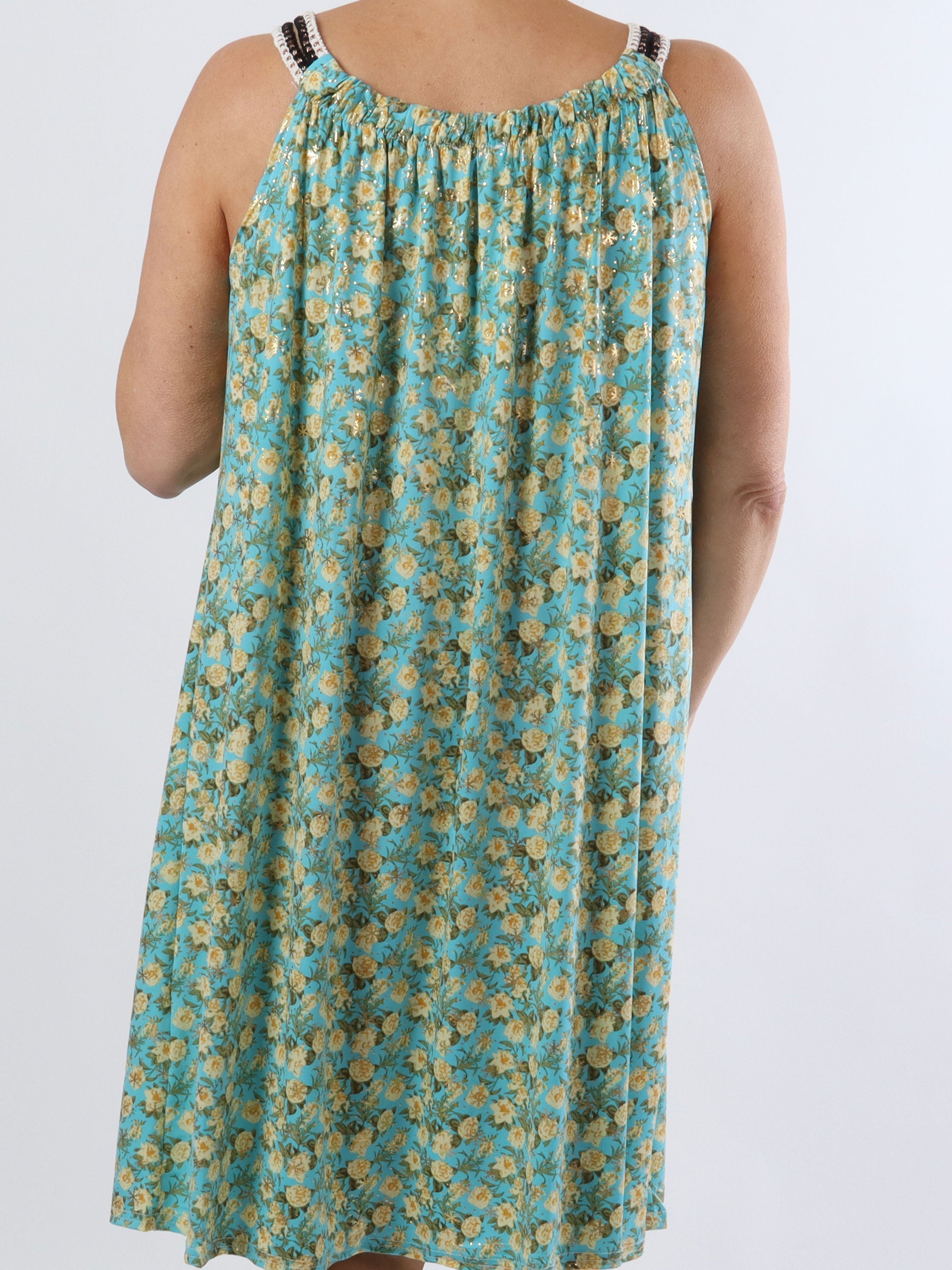 Asta Flower - Elastisk klänning i plus size med band och blommigt tryck