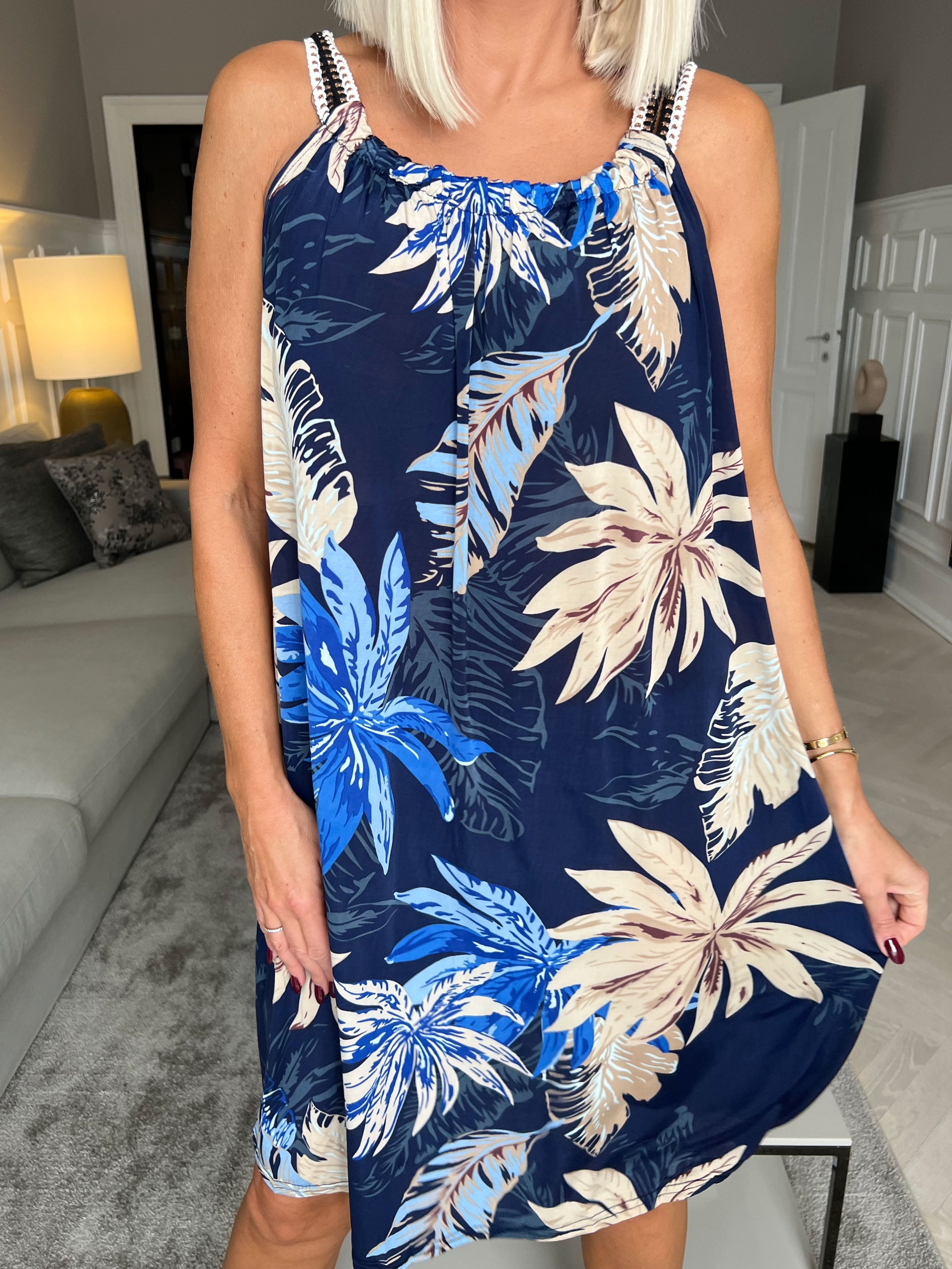 Asta Leaf - Klänning med elastiskt band och blommigt tryck - Rose