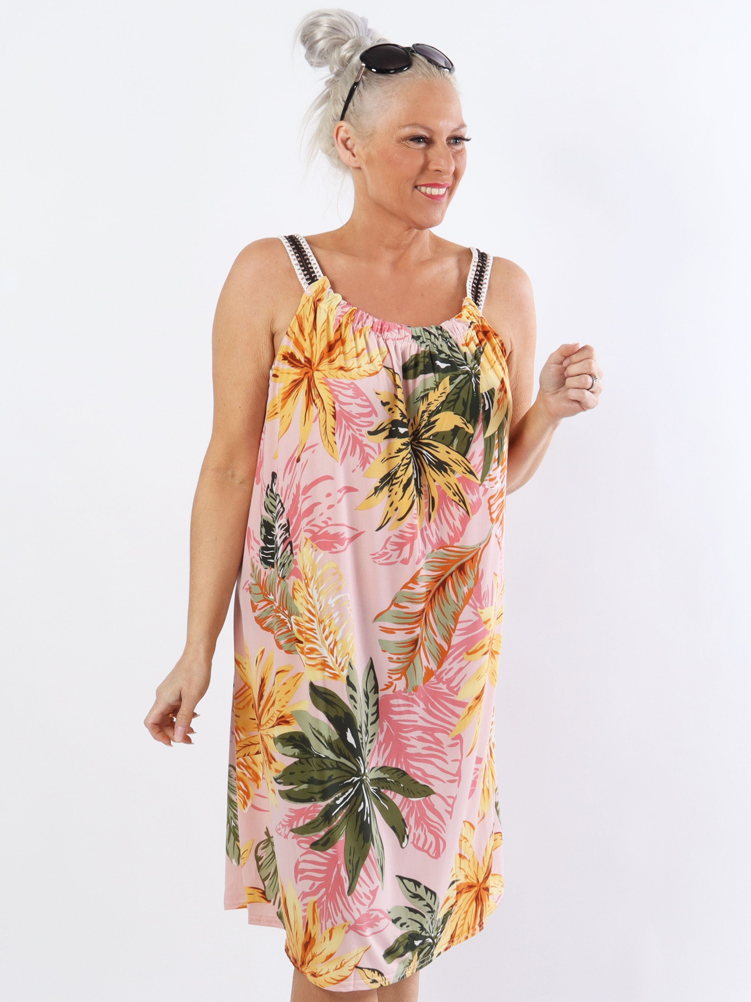 Asta Leaf - Elastisk klänning med band i plus size med blommigt tryck - Navy