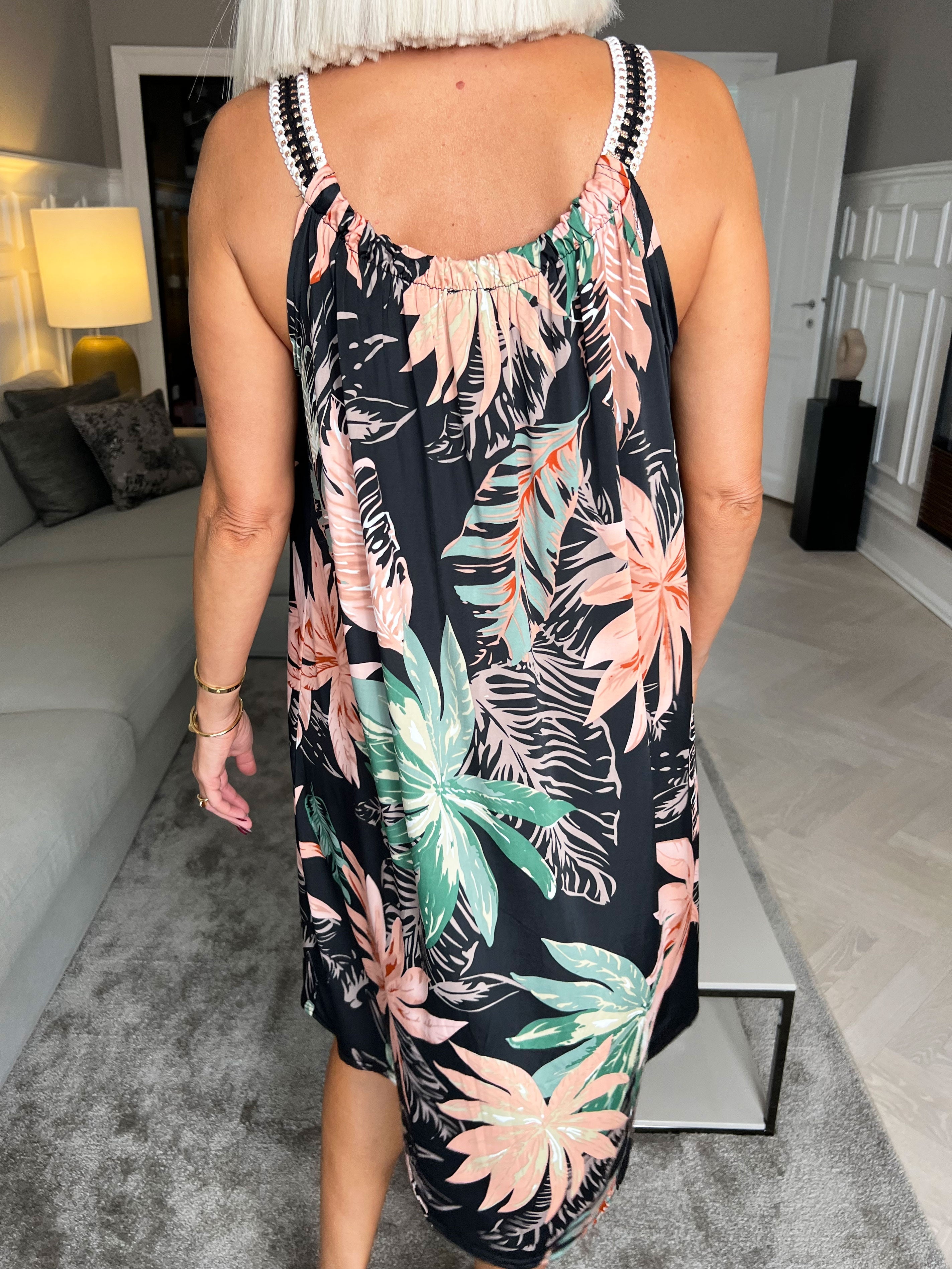 Asta Leaf - Klänning med elastiskt band och blommigt tryck