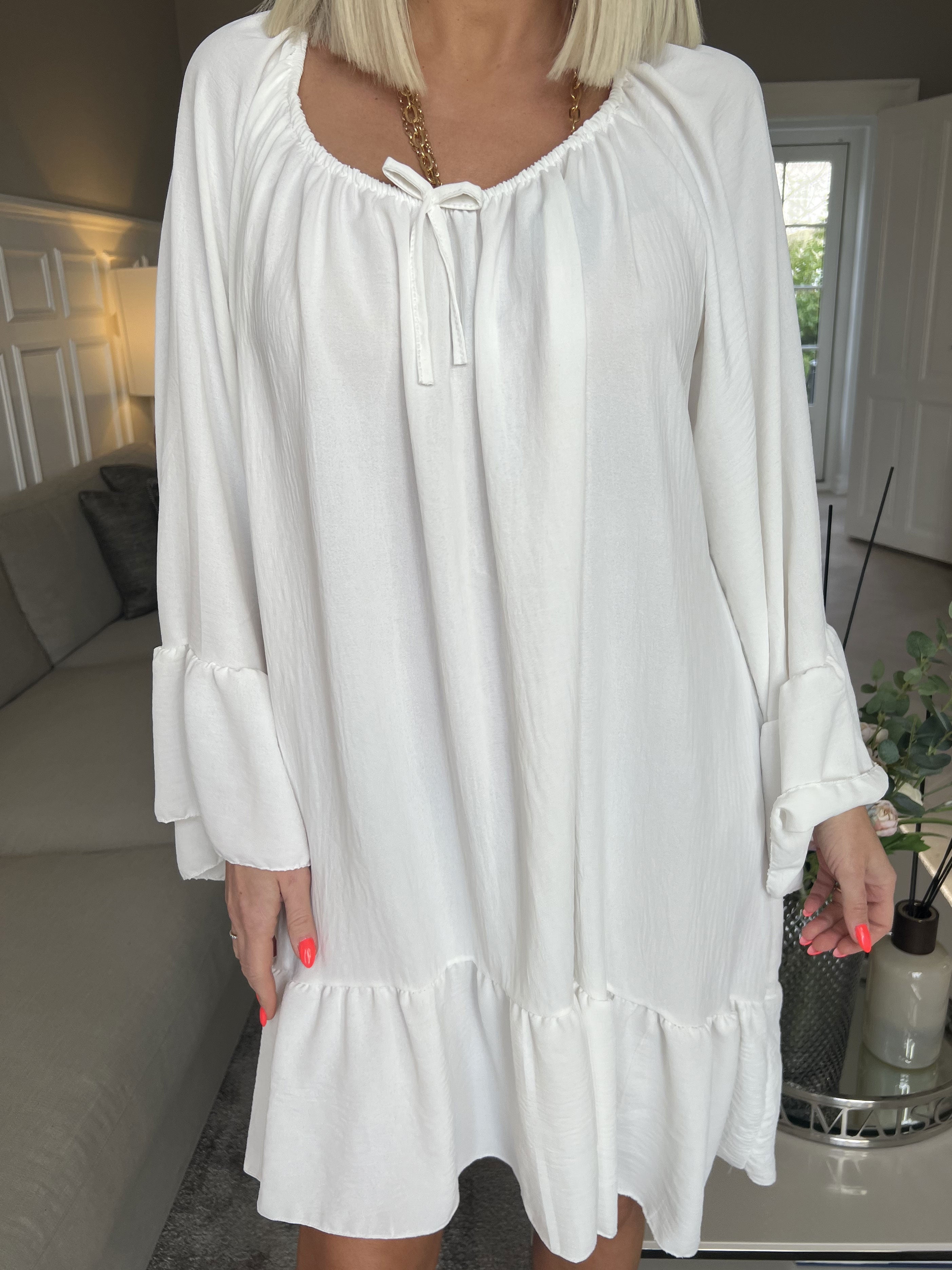 Asta - Tunikaklänning med volanger och gummiband i halsen