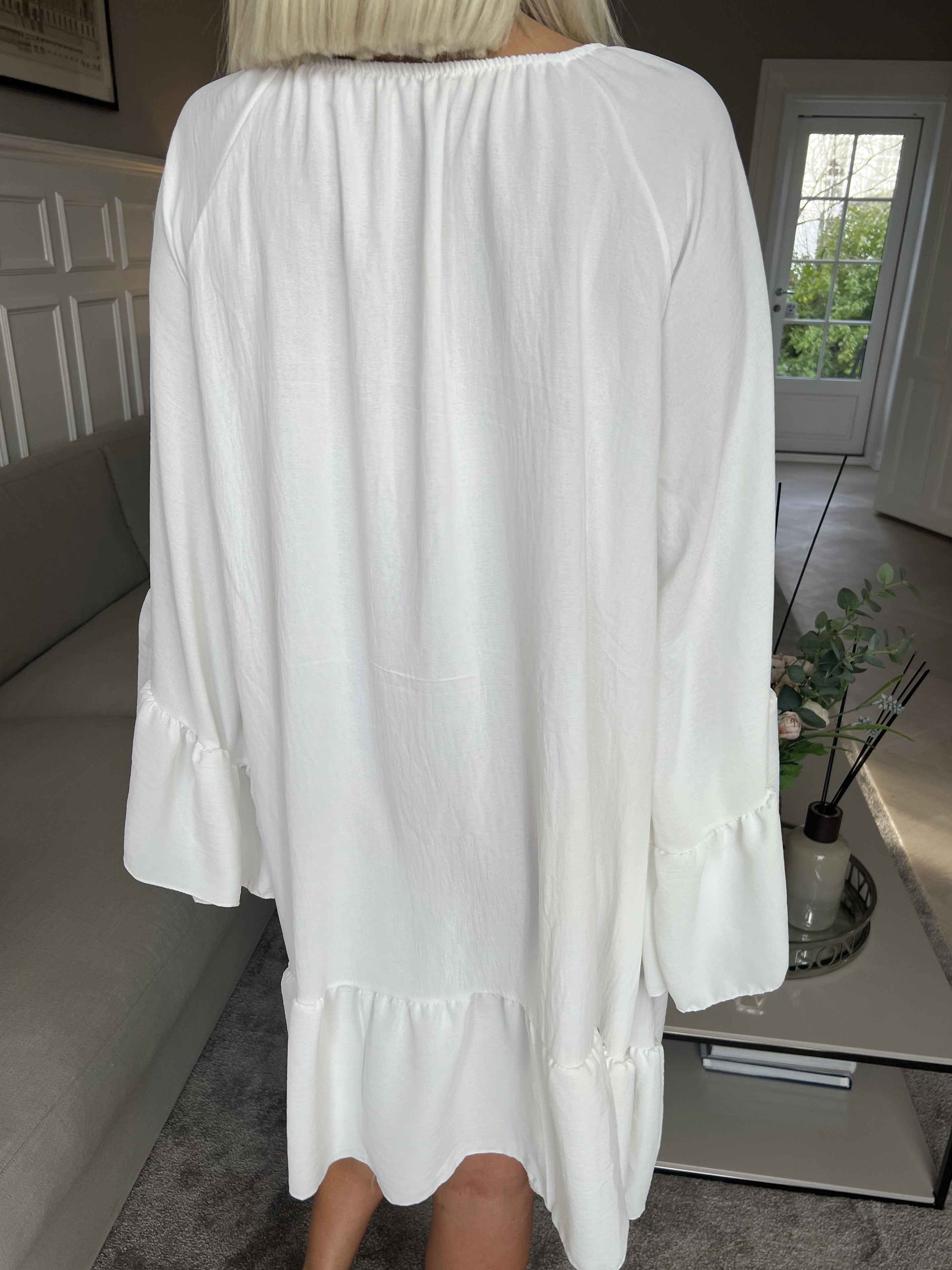 Asta - Tunikaklänning med volanger och gummiband i halsen