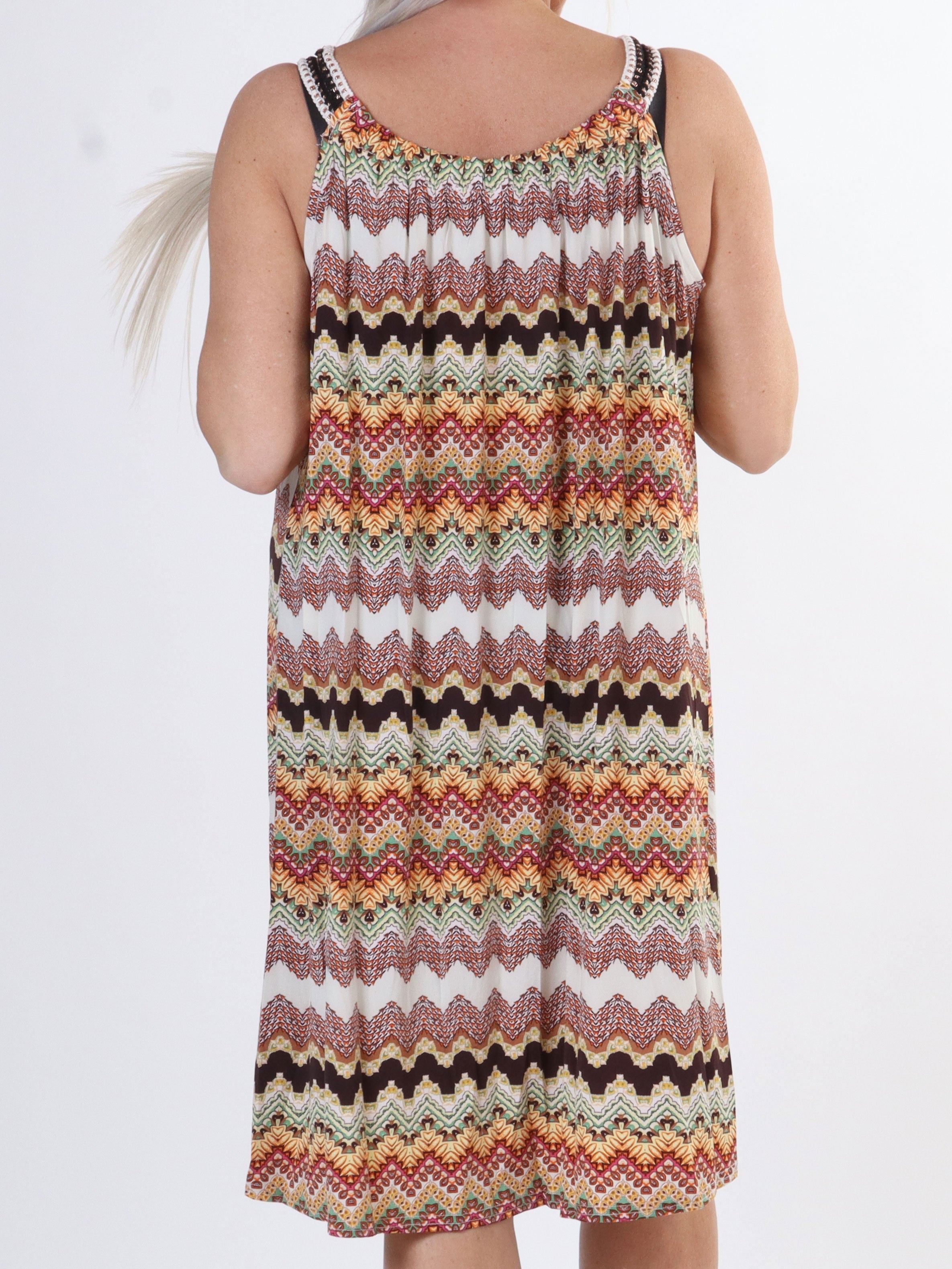 Asta Zigzag - Söt klänning i plus size med virkade band - Beige