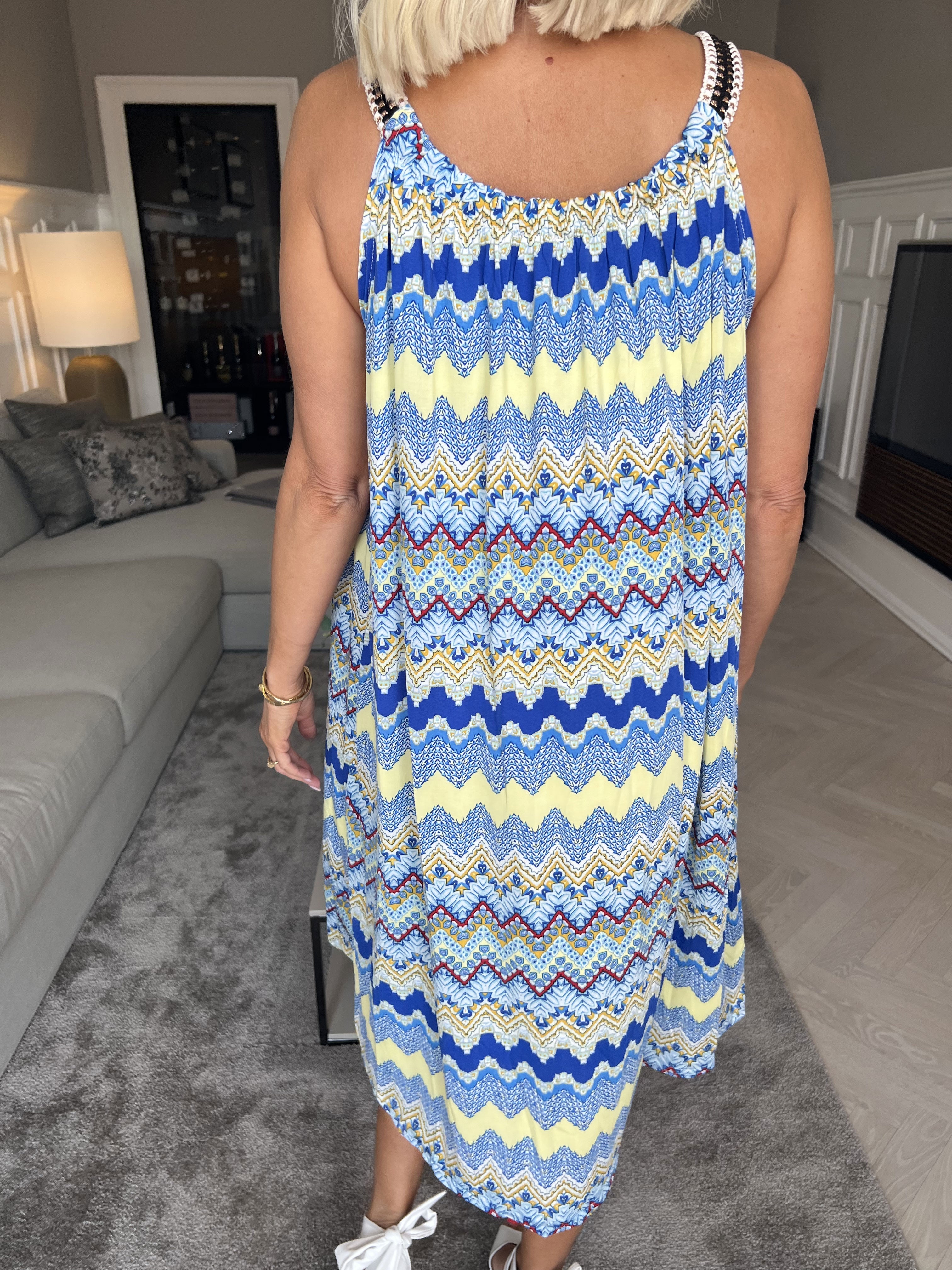 Asta Zigzag - Söt klänning med virkade band - Beige