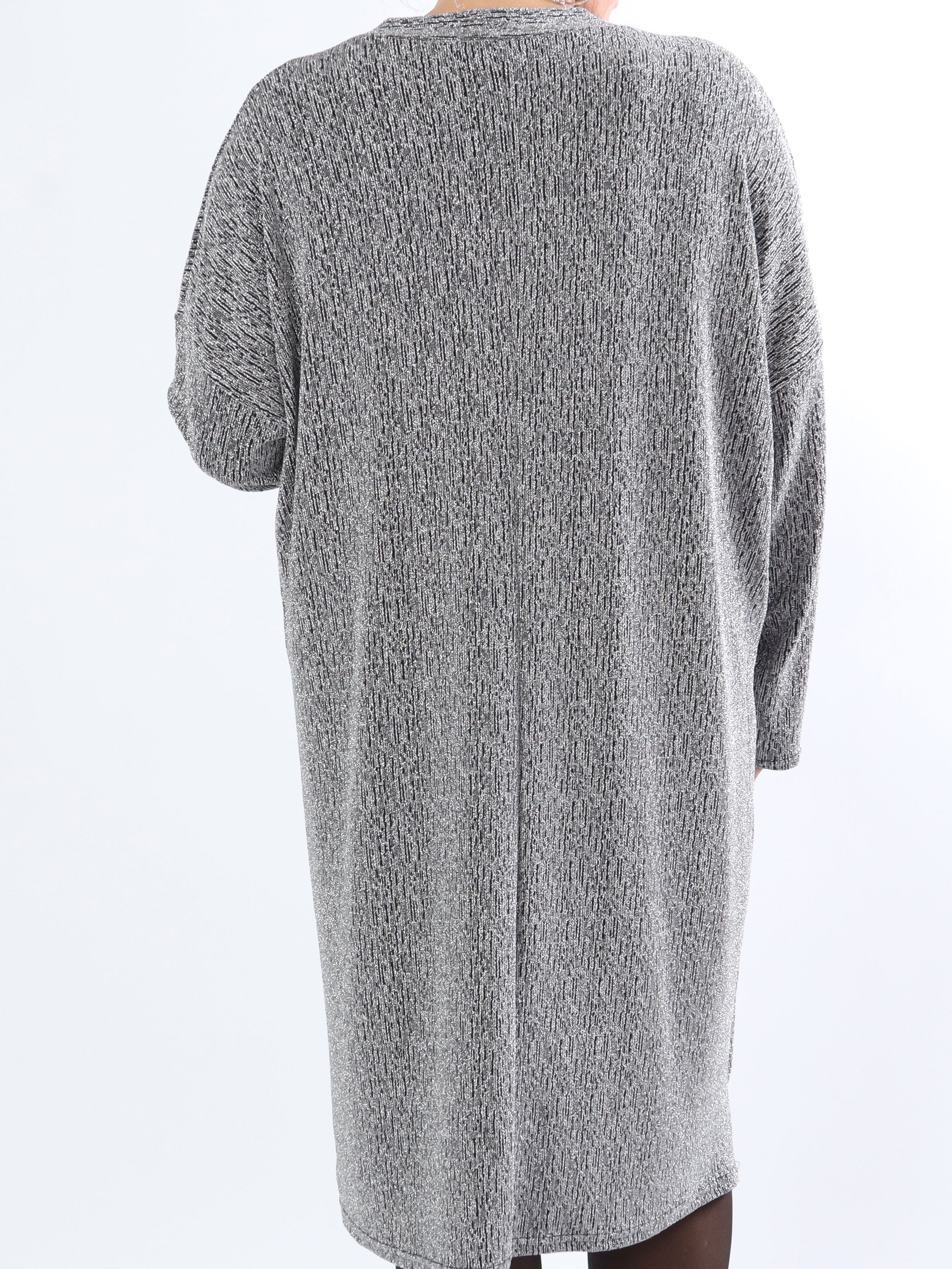 Audine - Enkel glittrig klänning i elastiskt tyg i stora storlekar