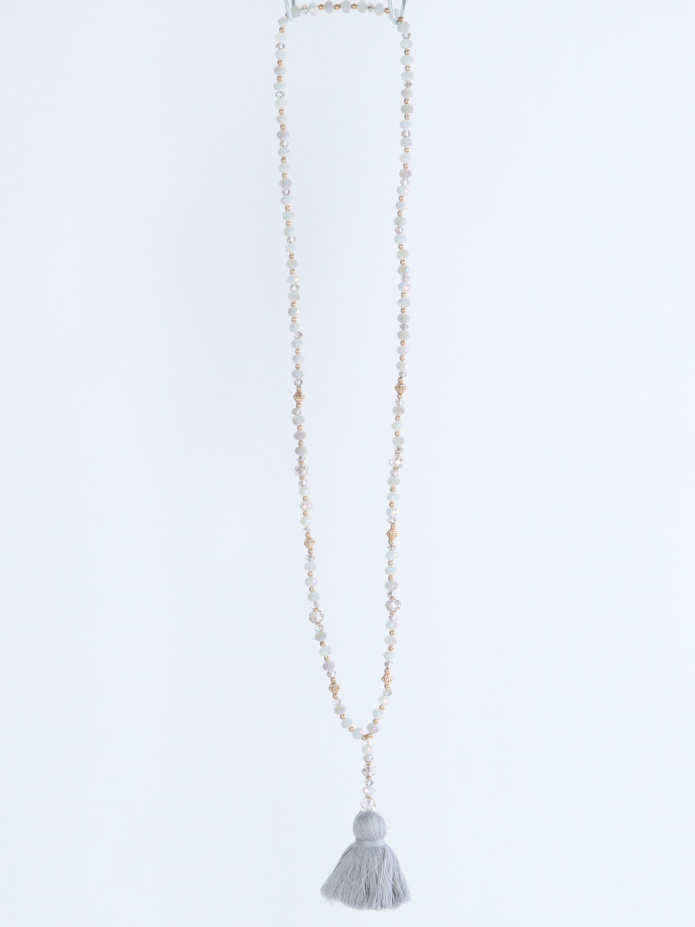 Aurora - Grå kedja med tofs och guldpärlor