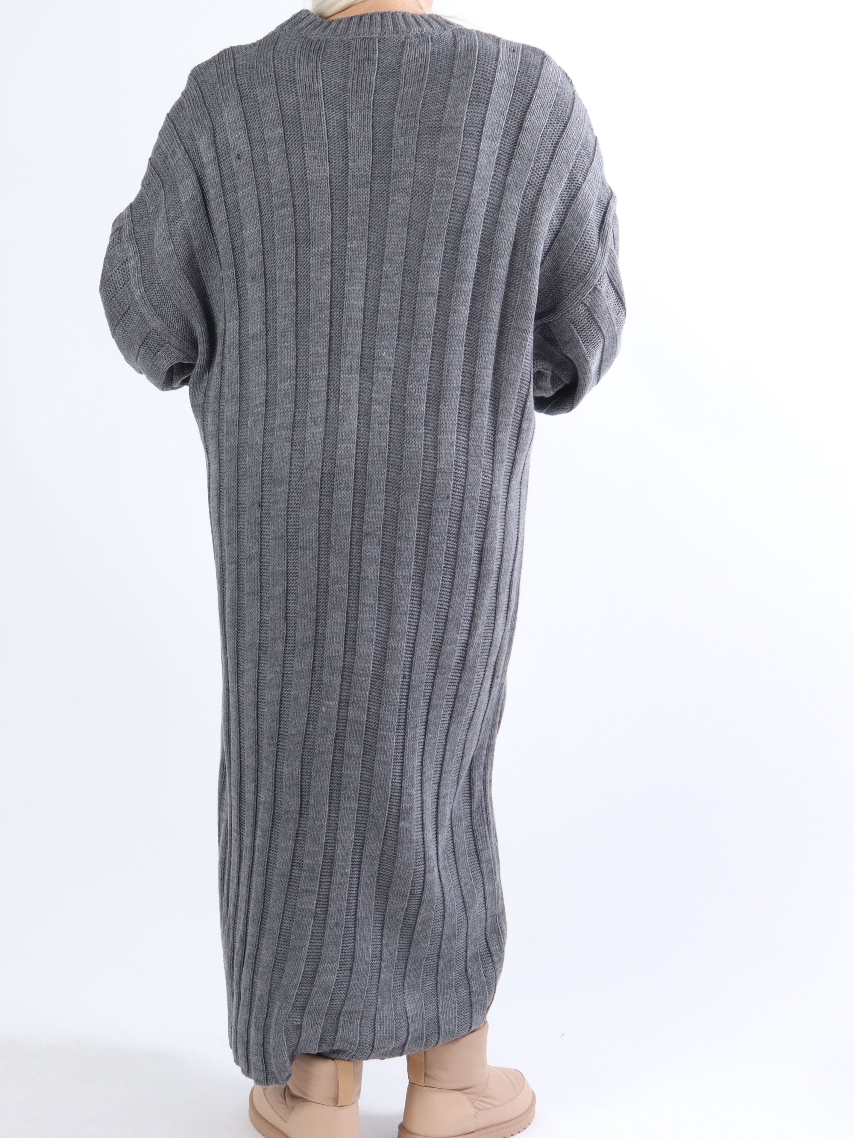 Ava - Lång plus size stickad klänning med ballongärmar - Camel