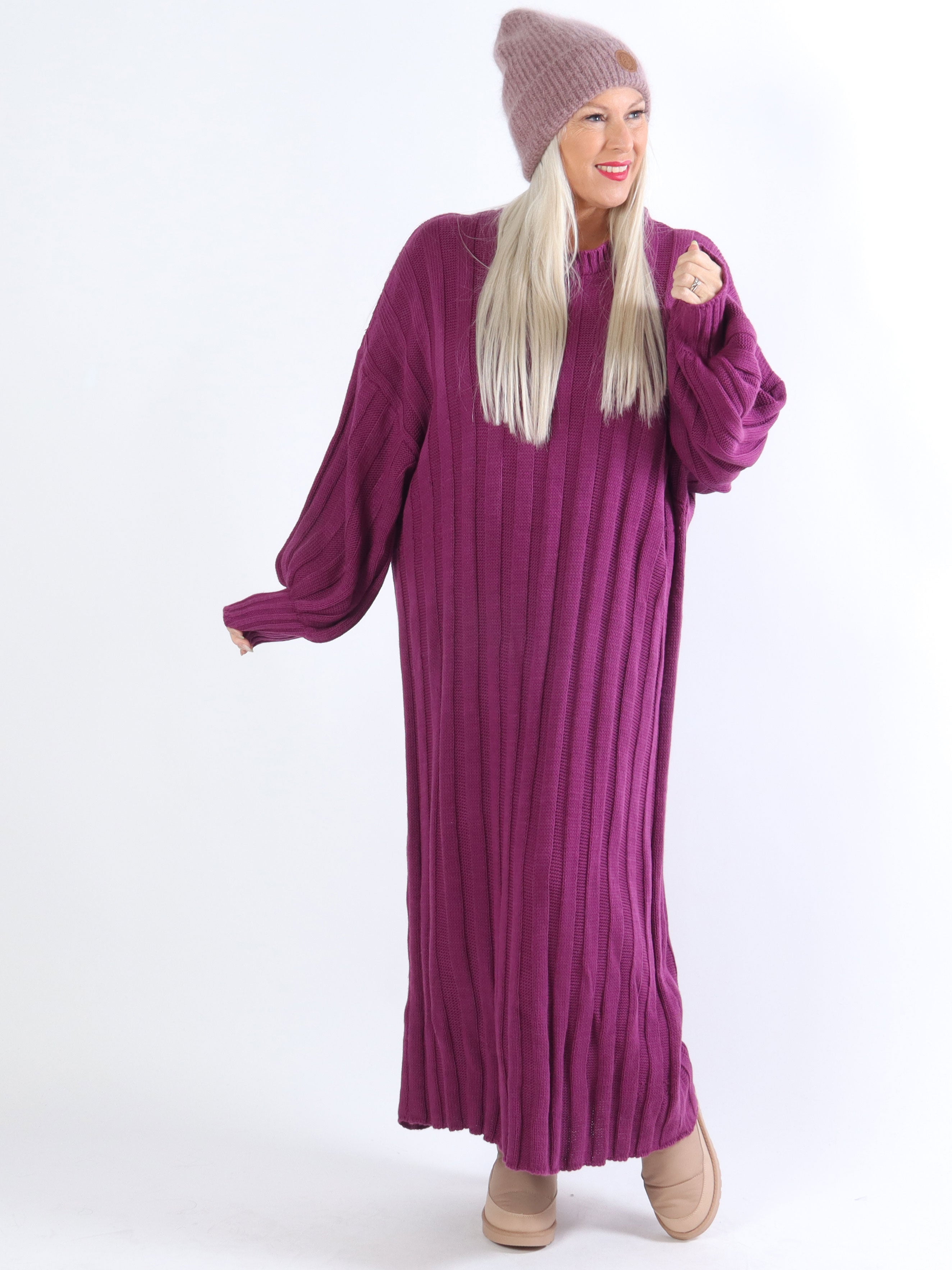 Ava - Lång plus size stickad klänning med ballongärmar