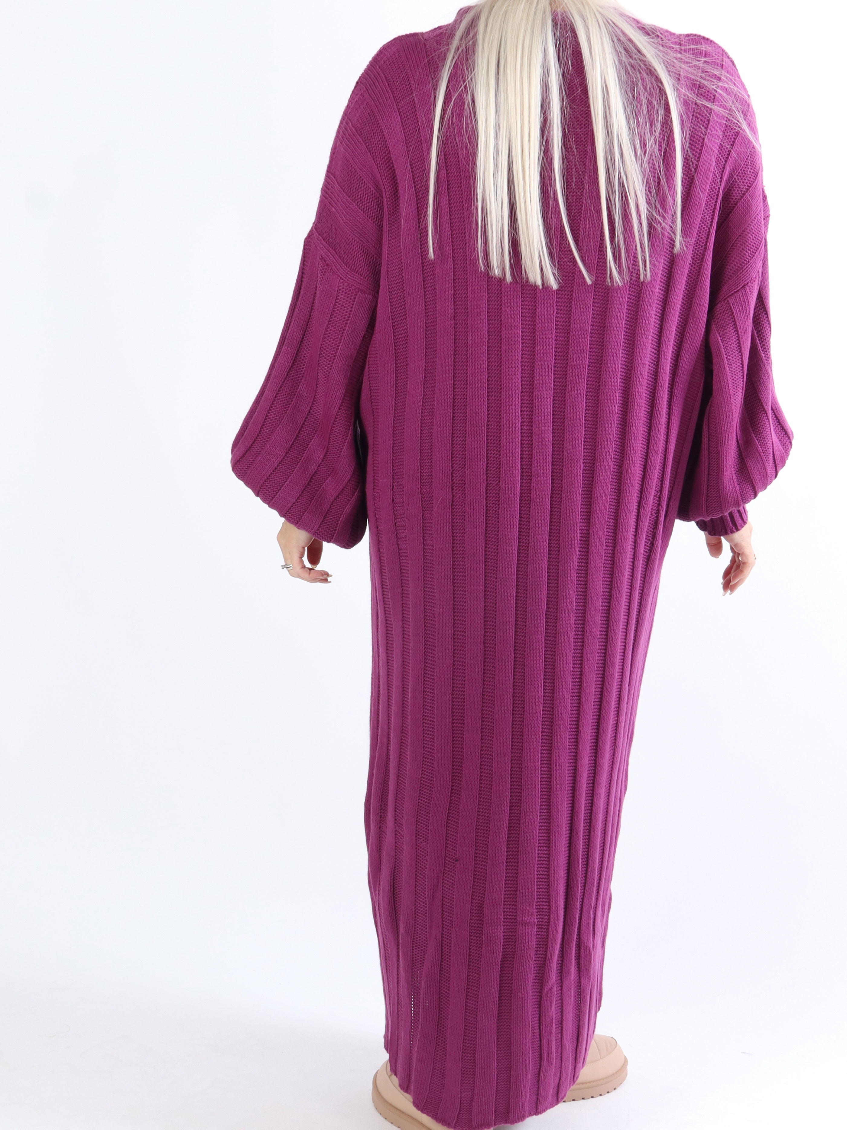 Ava - Lång plus size stickad klänning med ballongärmar