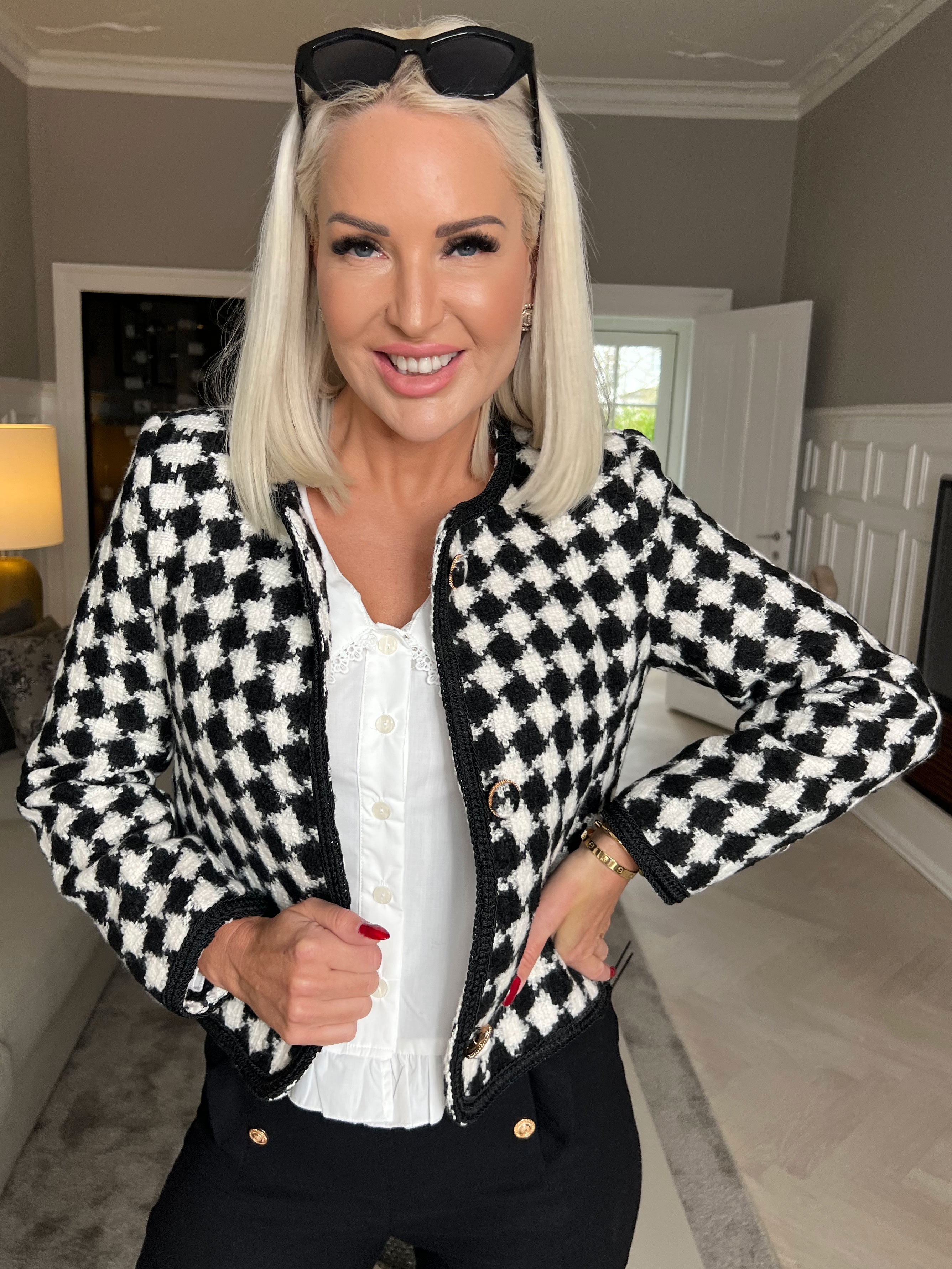 Aysa - Vacker svart rutig jacka med guldaccenter - Black