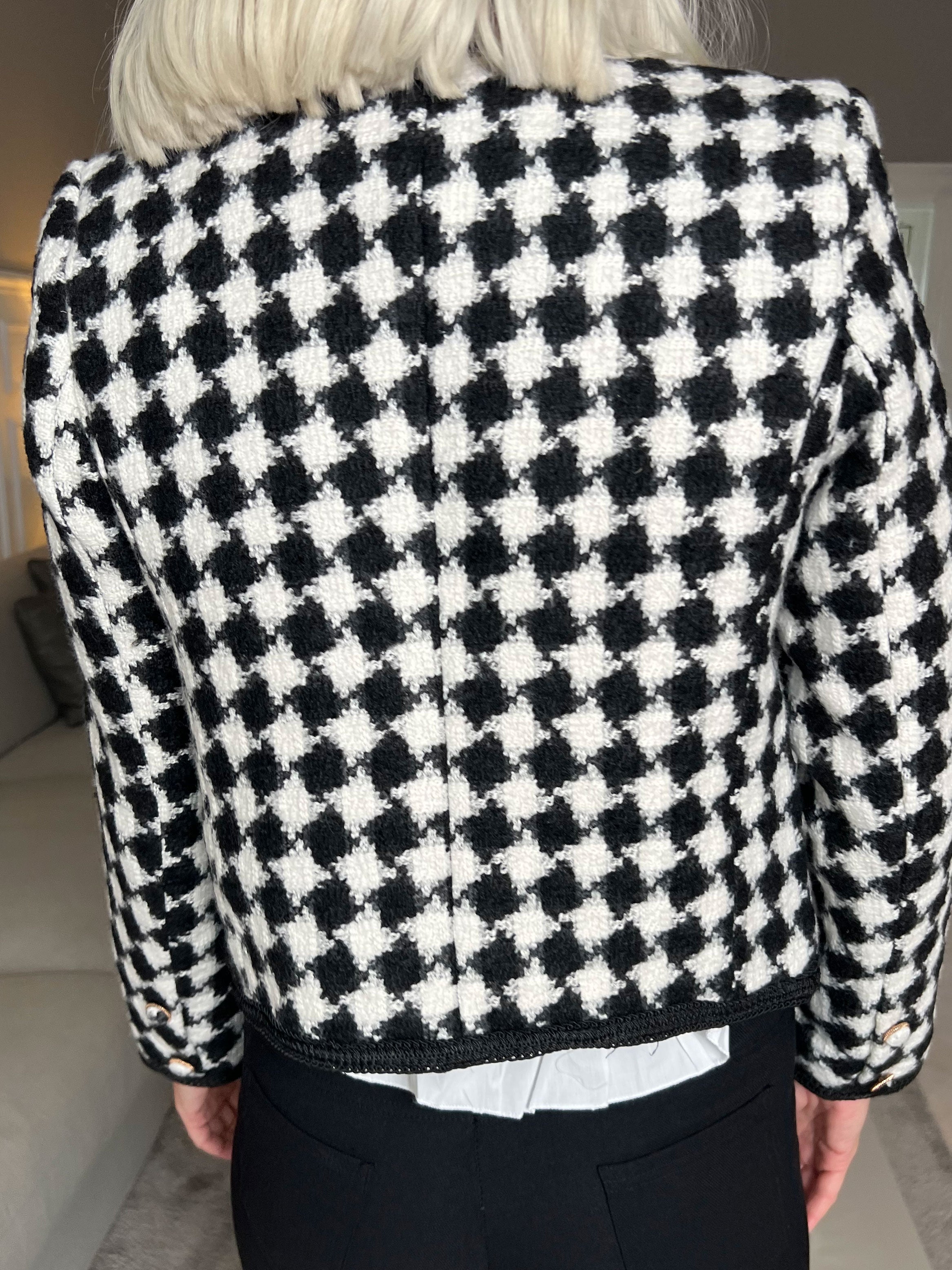 Aysa - Vacker svart rutig jacka med guldaccenter - Black