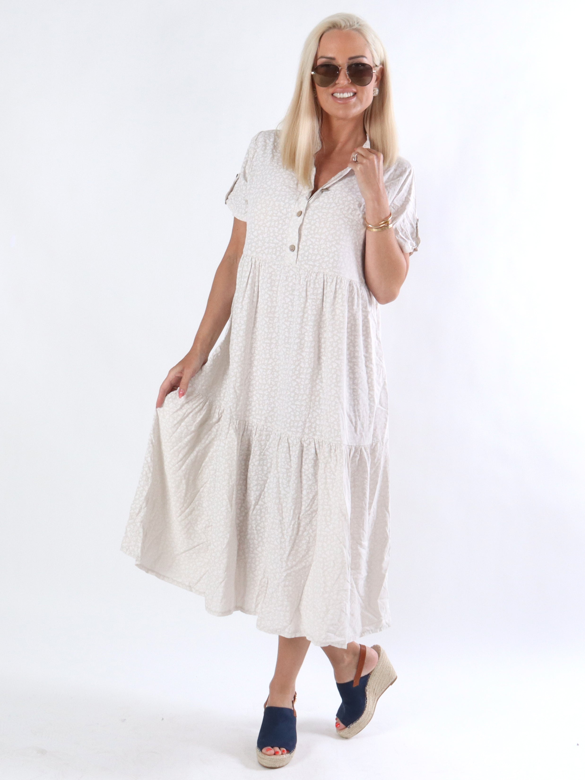 Barbara - Armégrön klänning med blommönster och knappar på bröstet