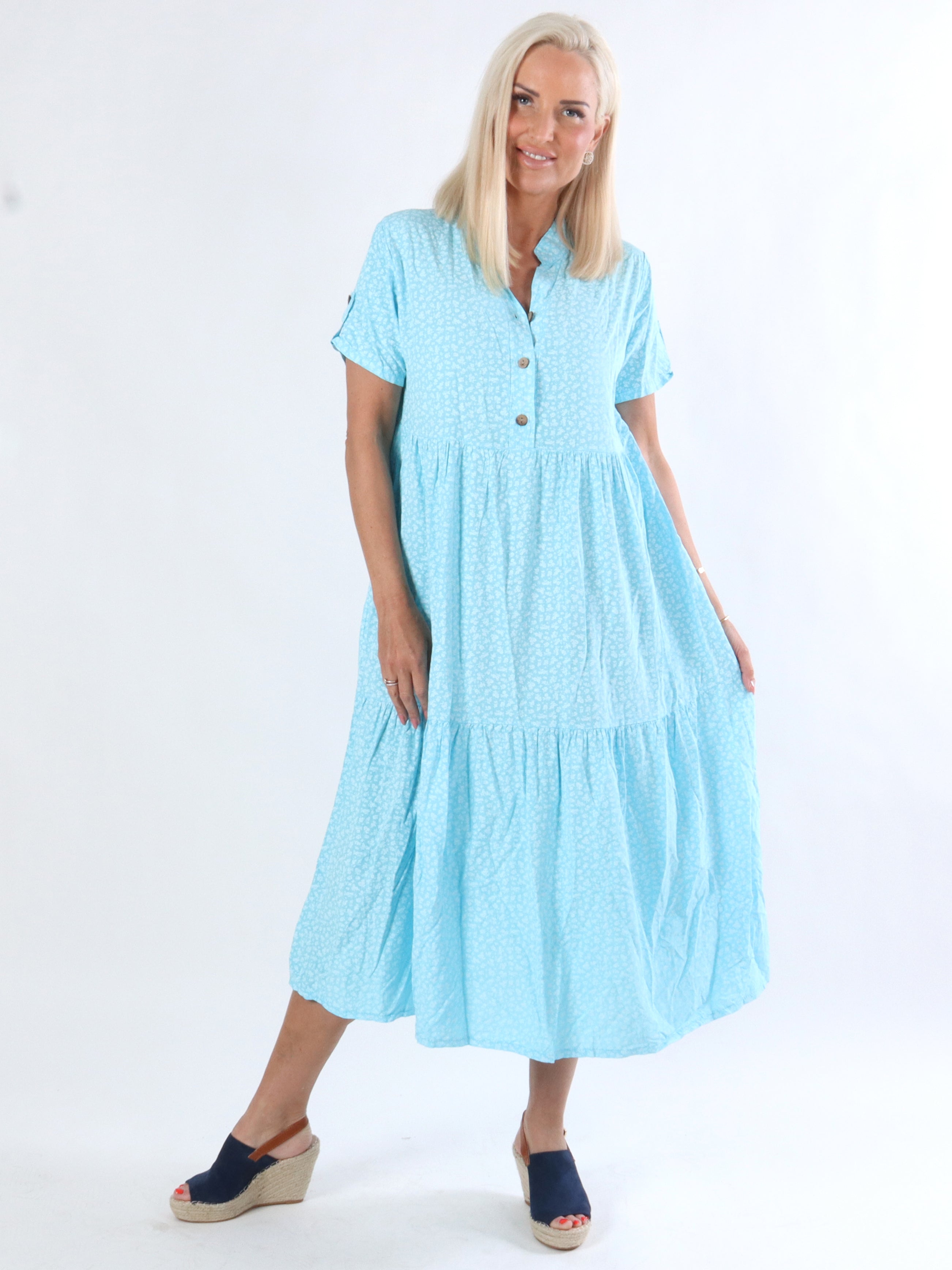 Barbara - Armégrön klänning med blommönster och knappar på bröstet