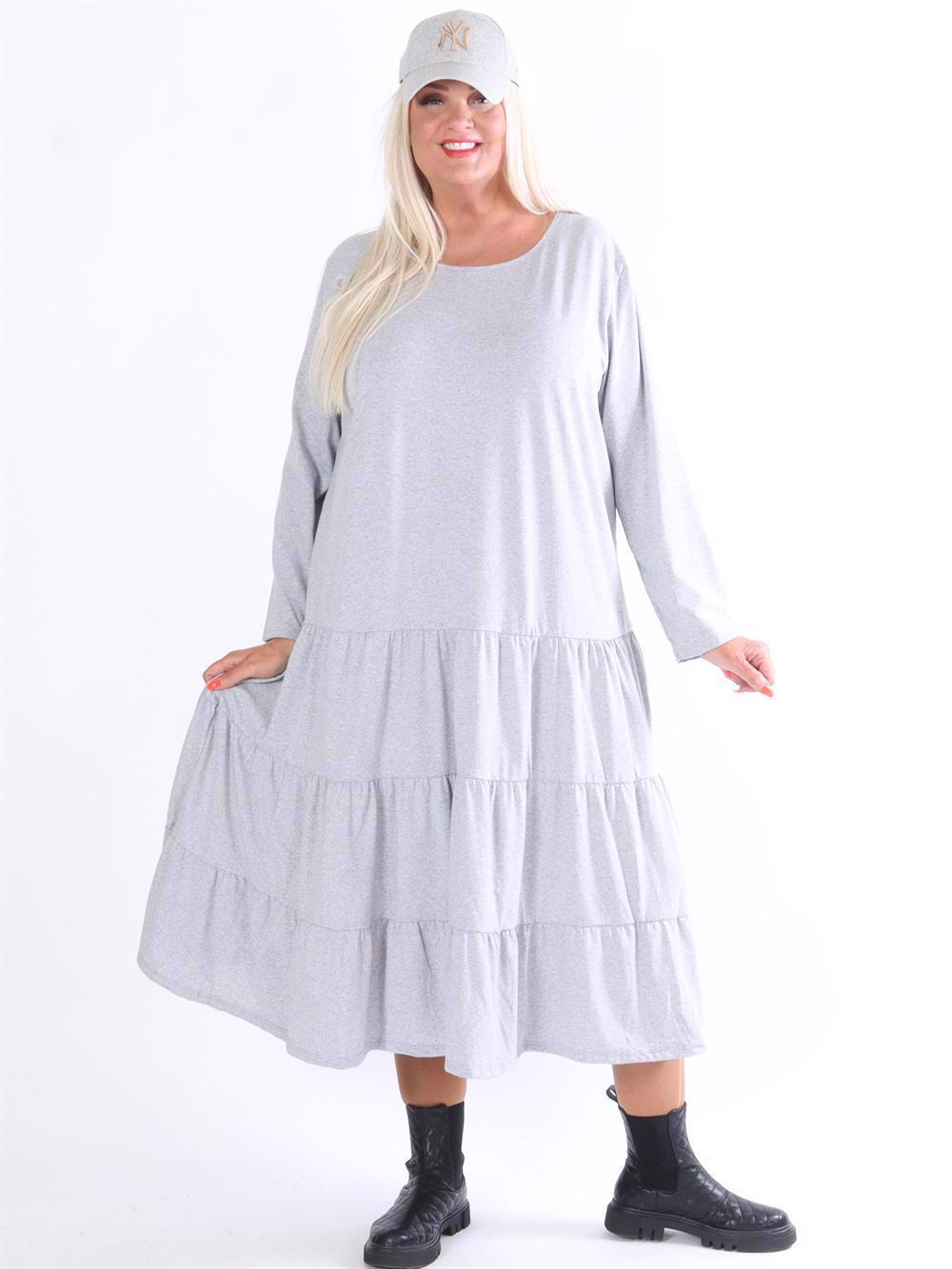 Batilda - Lång joggingklänning med lager på lager-look