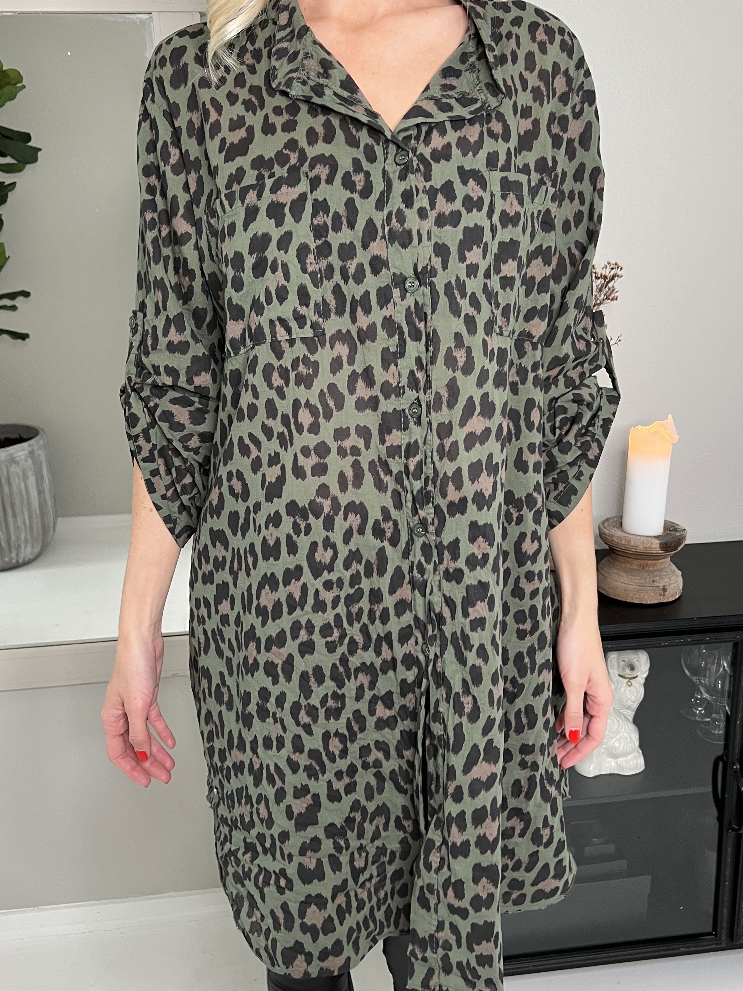 Berna Leo - Skjorta i leopardmönstrad med fickor