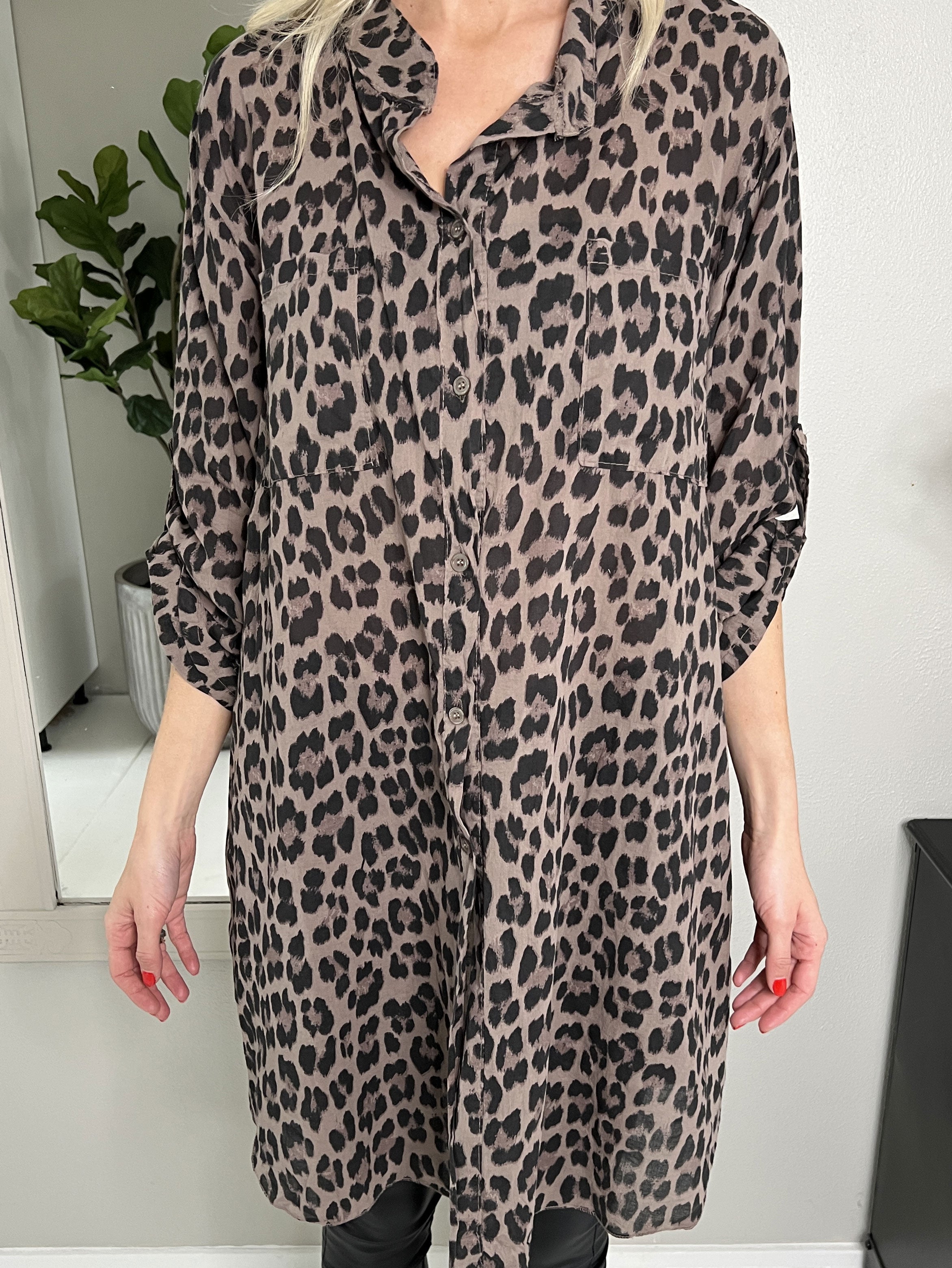 Berna Leo - Skjorta i leopardmönstrad med fickor