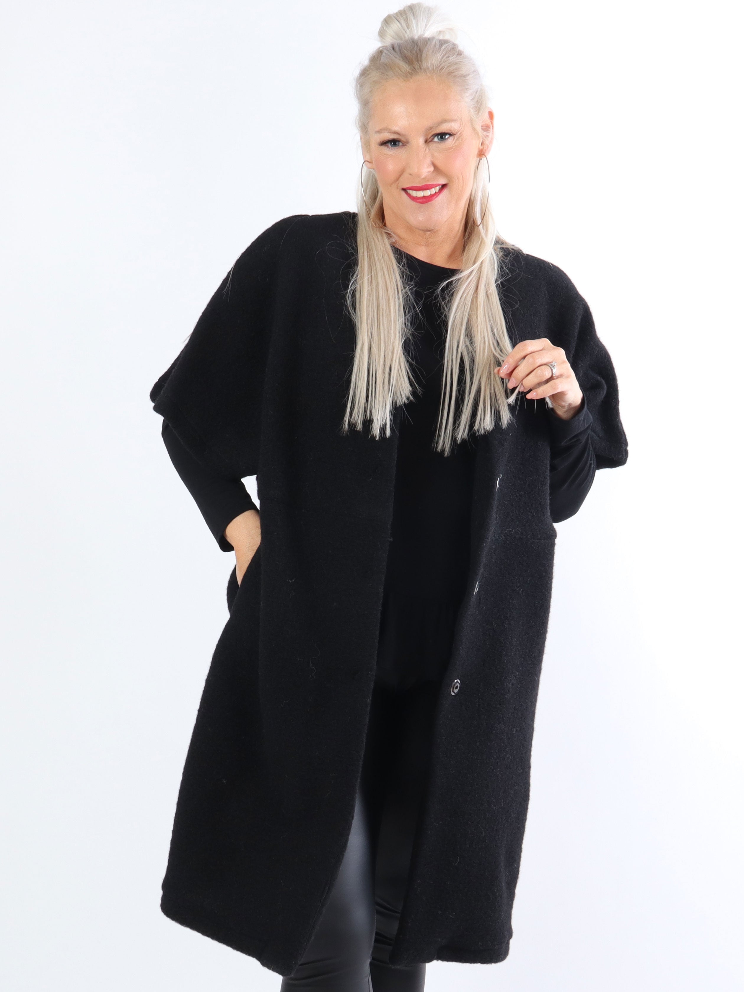 Bianca - Mjuk varm väst med knappar - Black