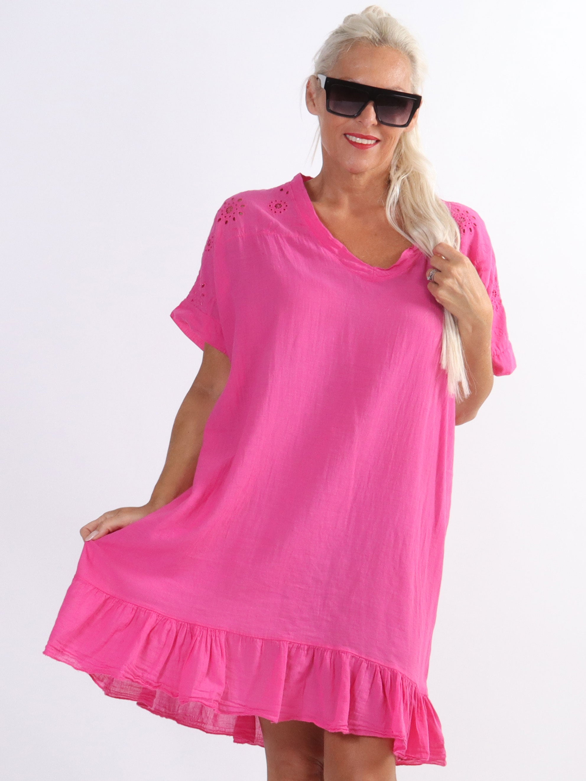 Bine - Enkel klänning i stora storlekar med broderi anglaise