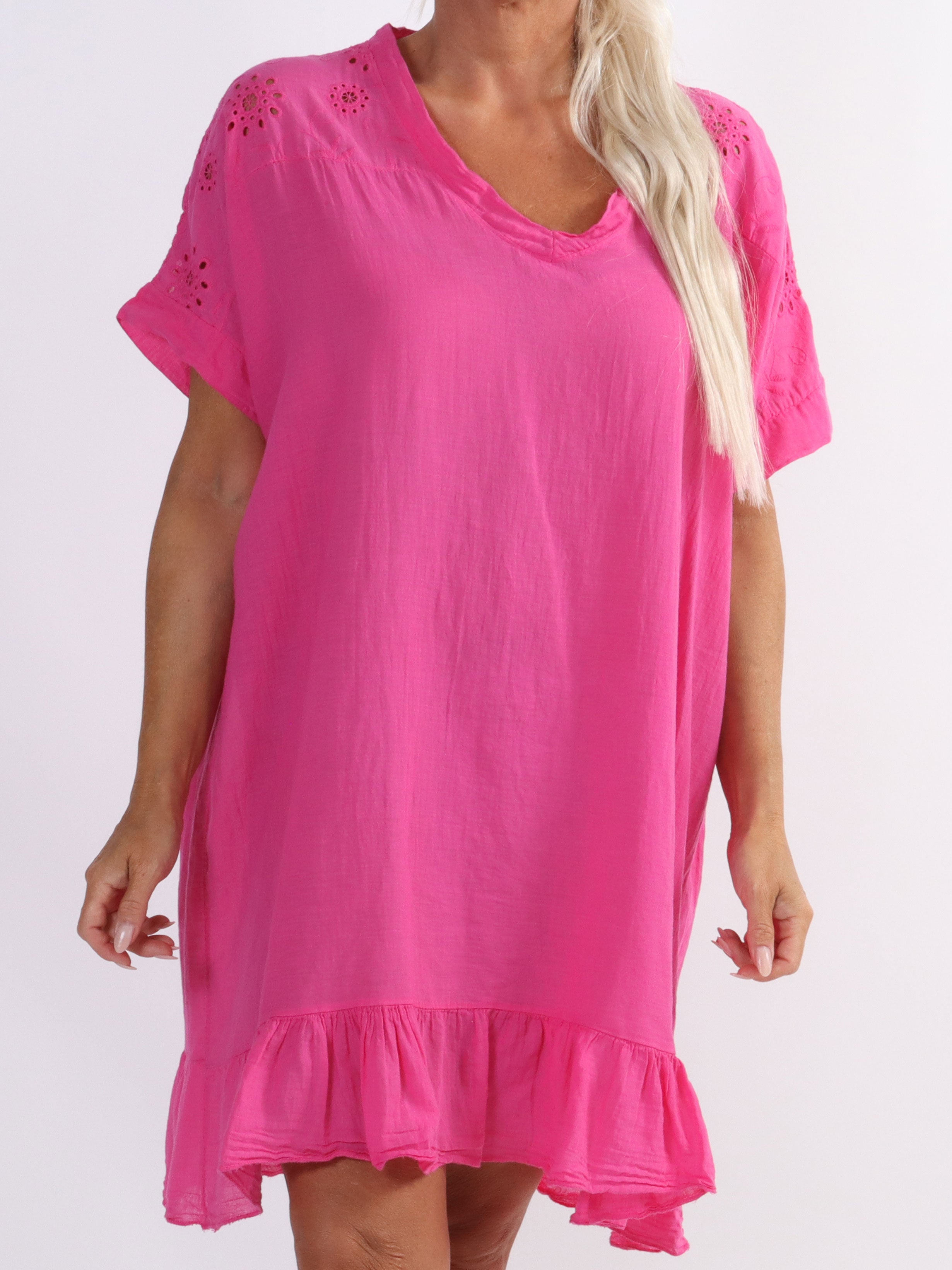 Bine - Enkel klänning i stora storlekar med broderi anglaise