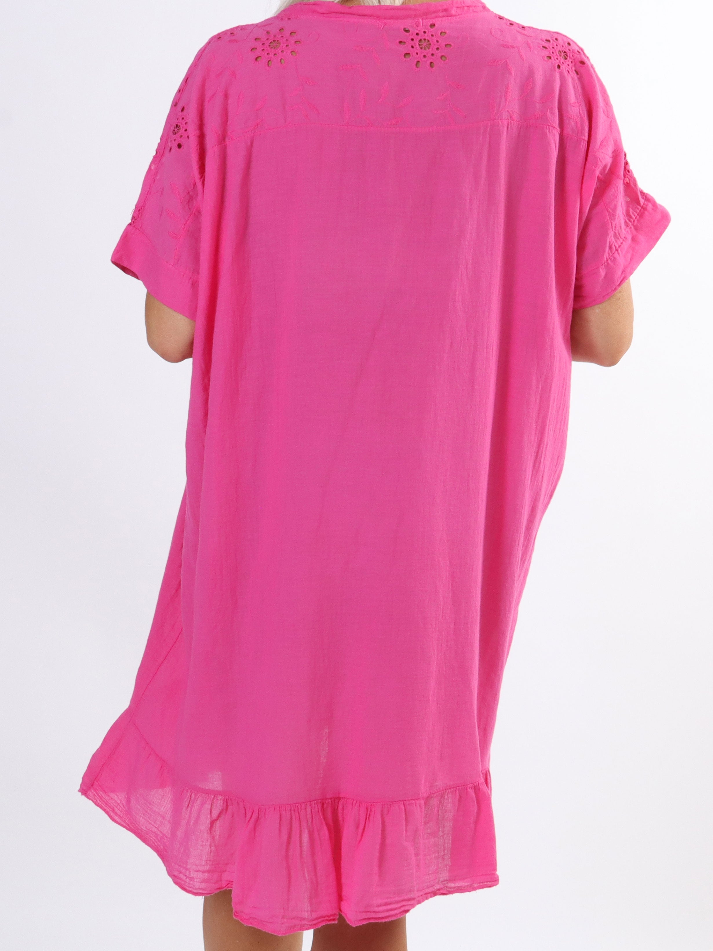 Bine - Enkel klänning i stora storlekar med broderi anglaise