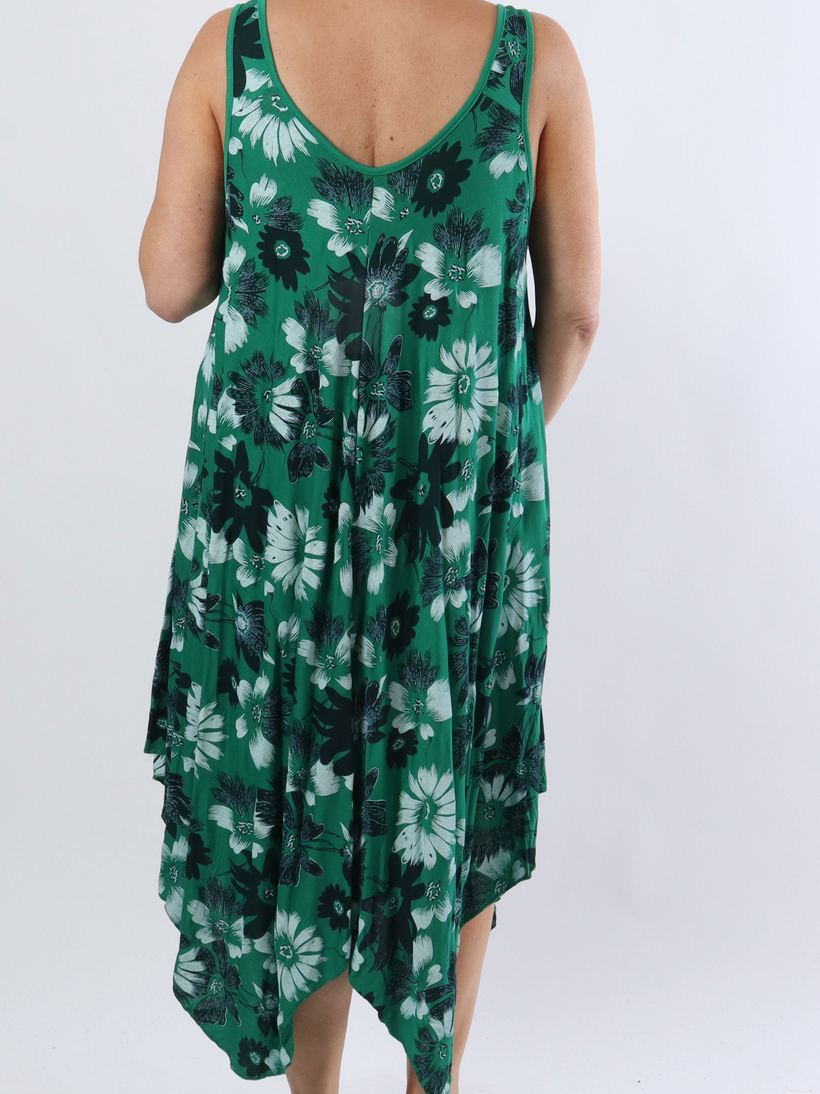 Blair - Luftig klänning i viskos plus size med blommigt tryck