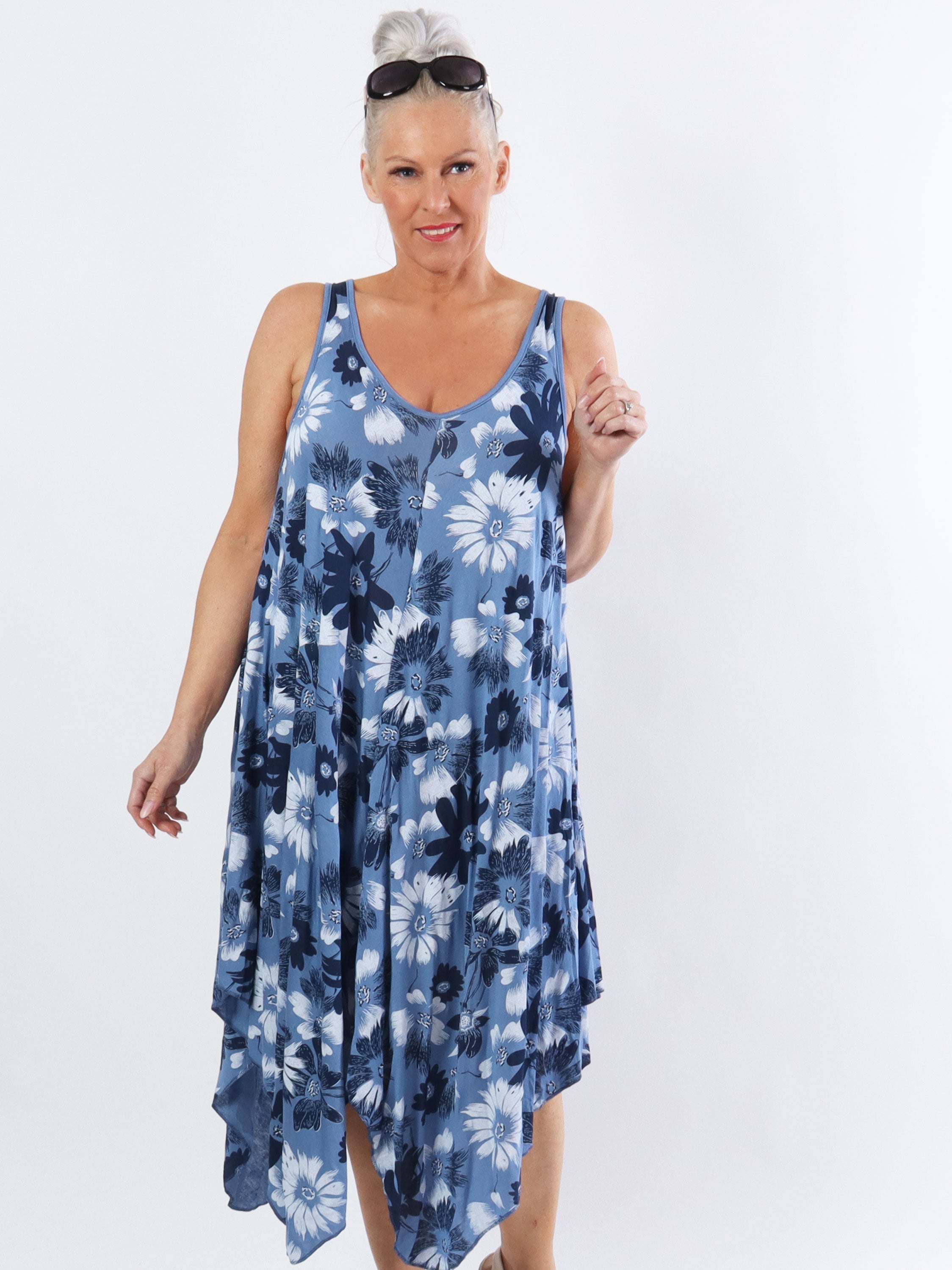 Blair - Luftig klänning i viskos plus size med blommigt tryck