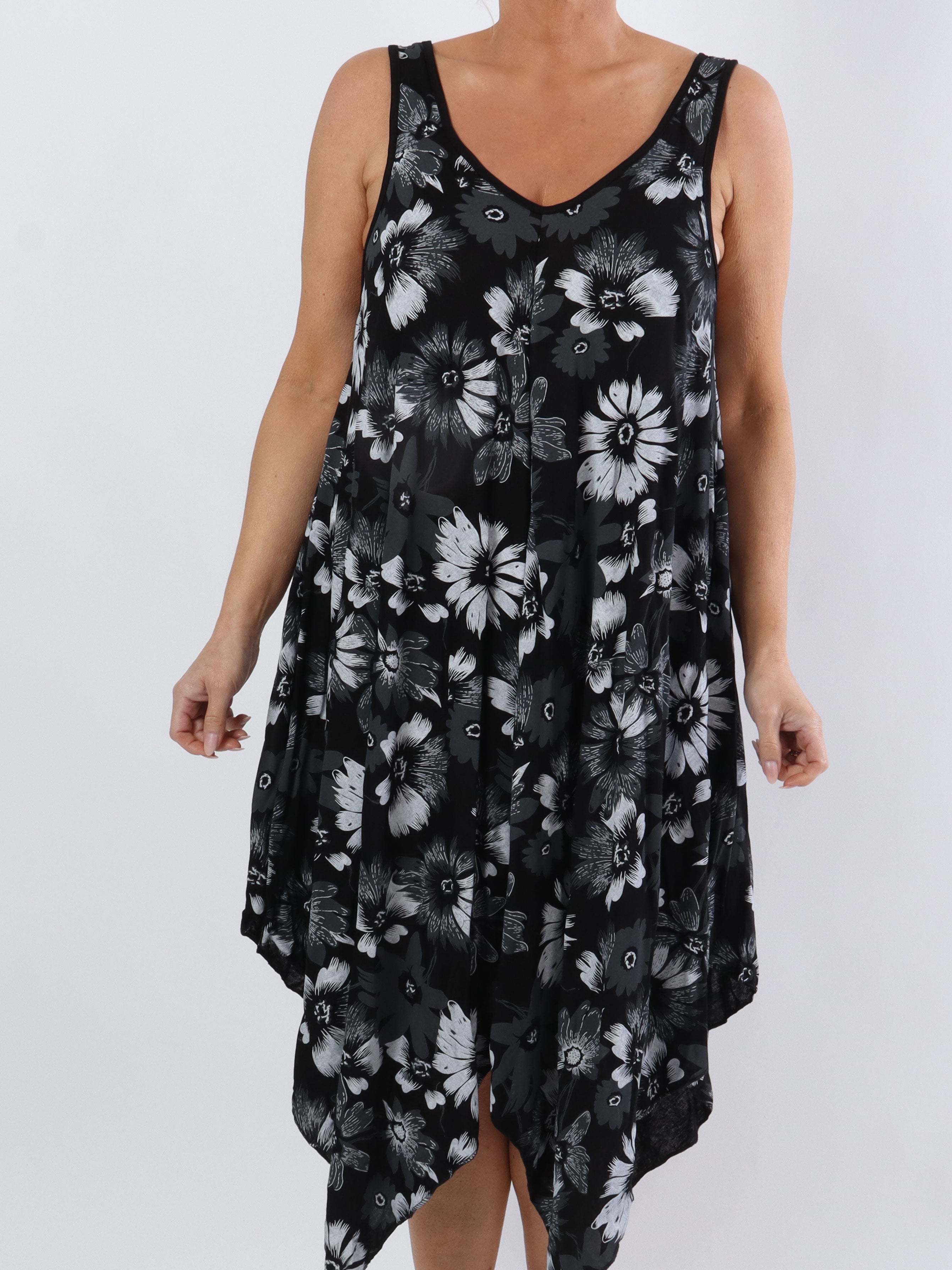 Blair - Luftig klänning i viskos plus size med blommigt tryck