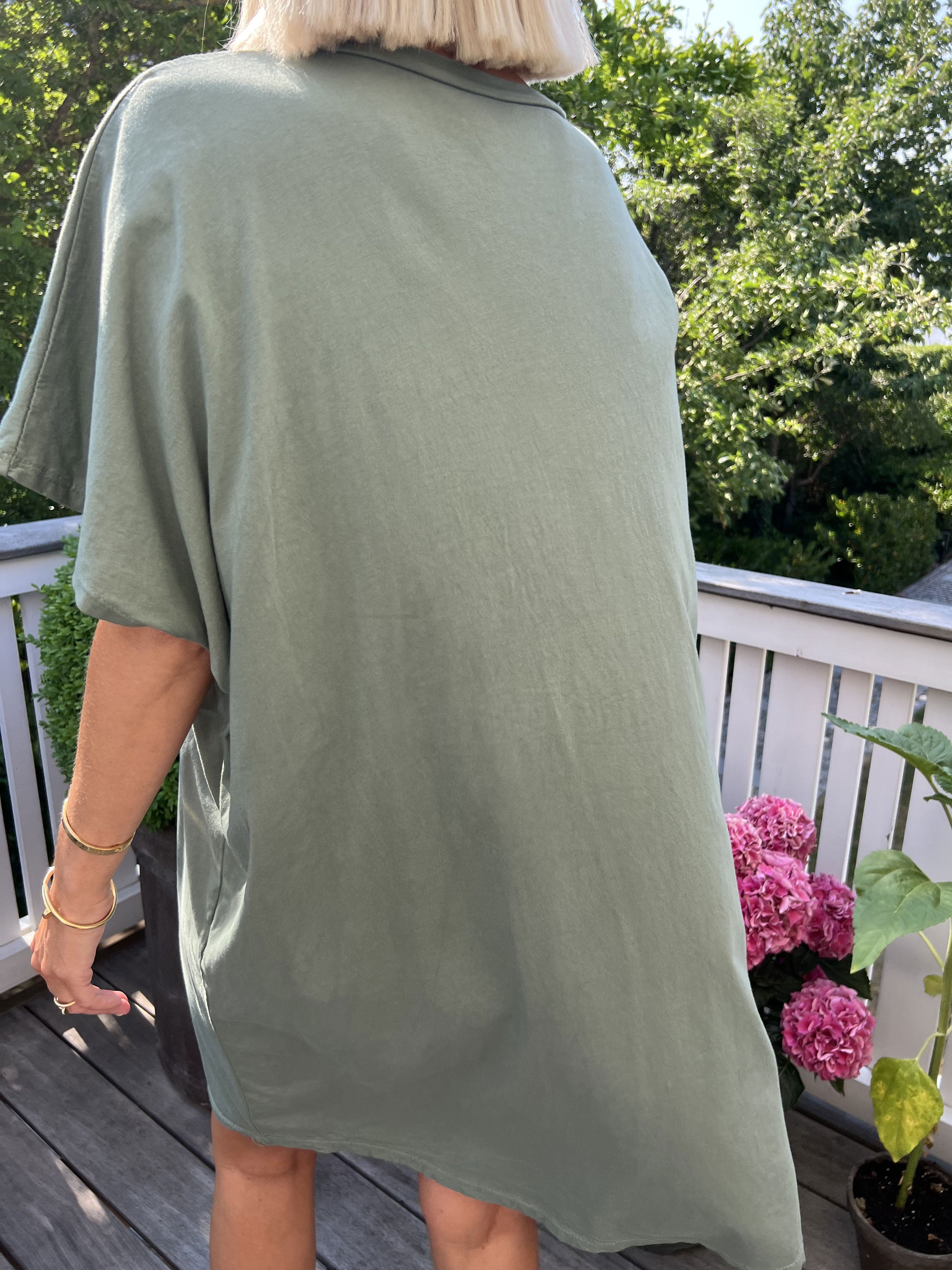 Bree - T-shirtklänning i bomull med guldtext på framsidan - White