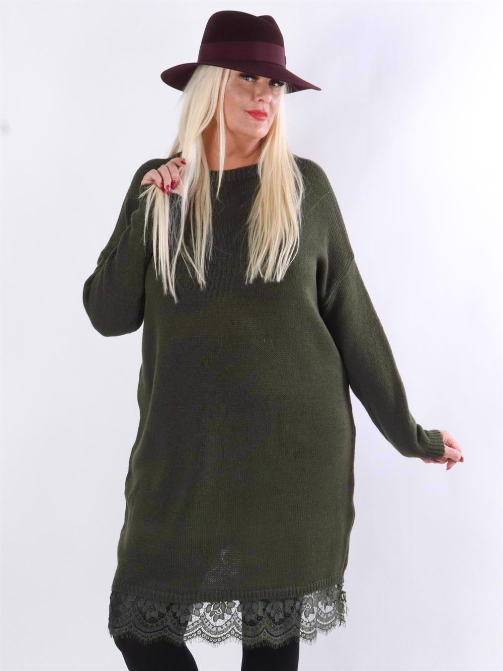 Brita - Stickad klänning med spets undertill