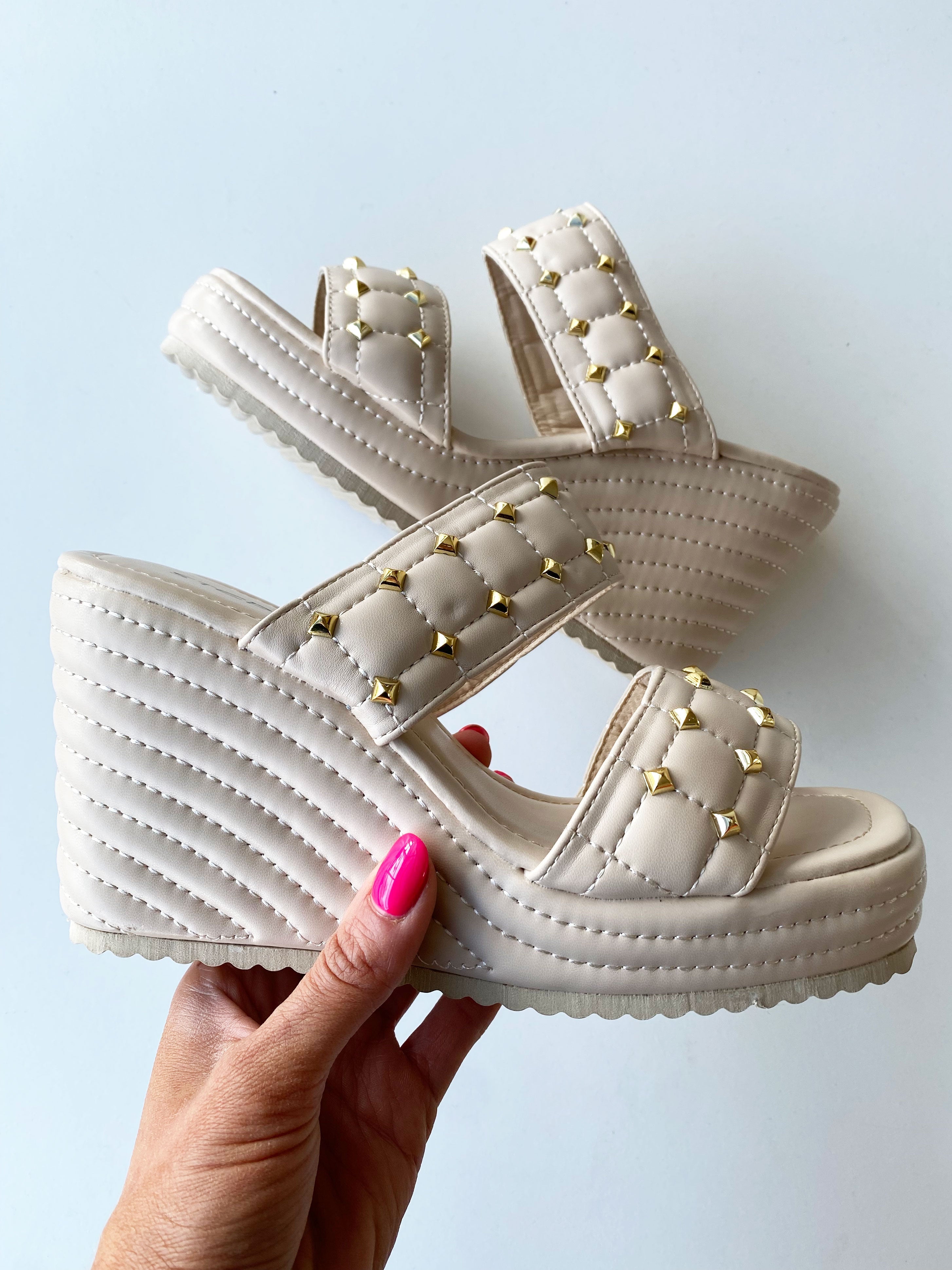 Brooklyn - Sandaler med kilklack och guldnitar