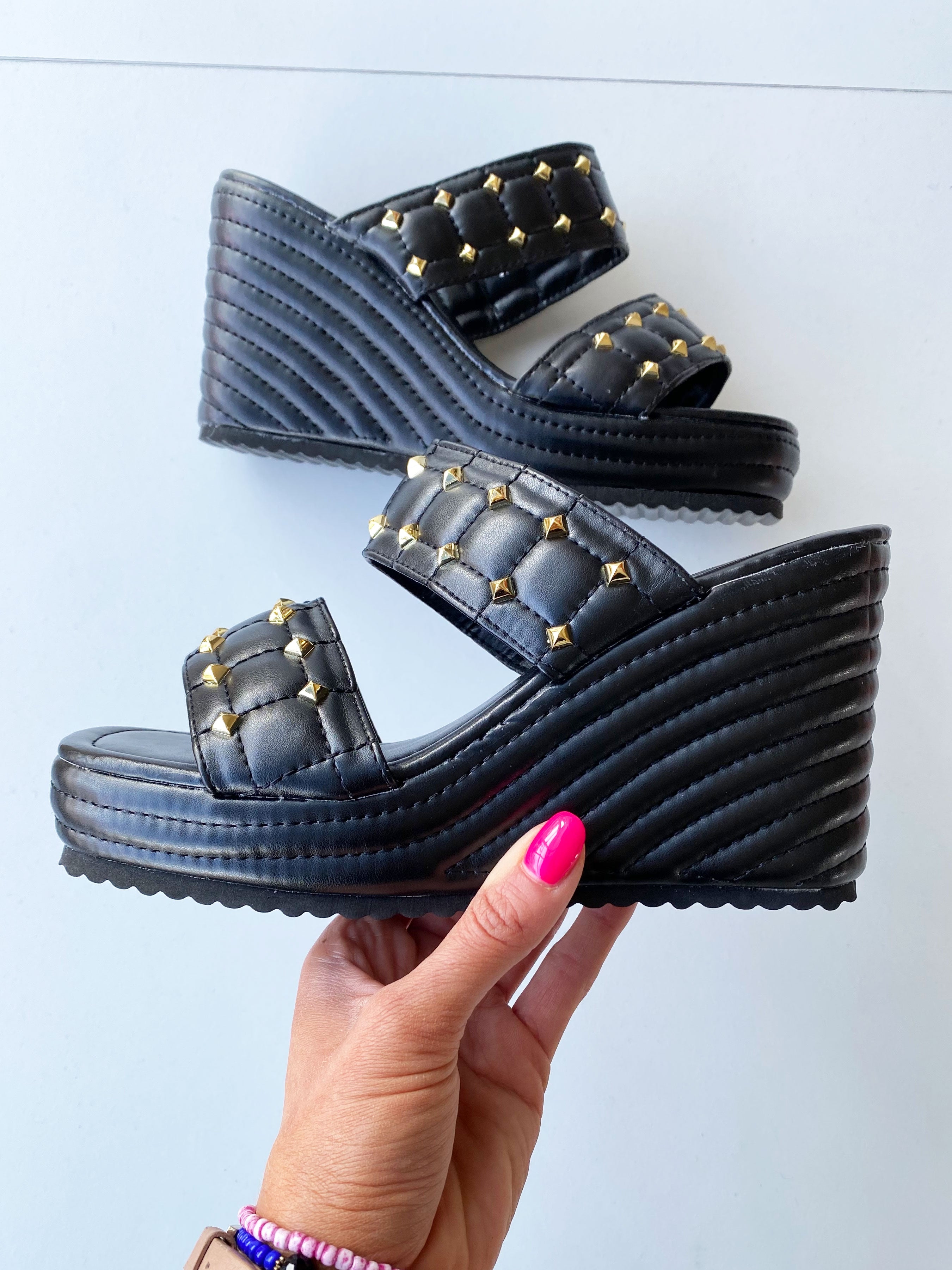 Brooklyn - Sandaler med kilklack och guldnitar