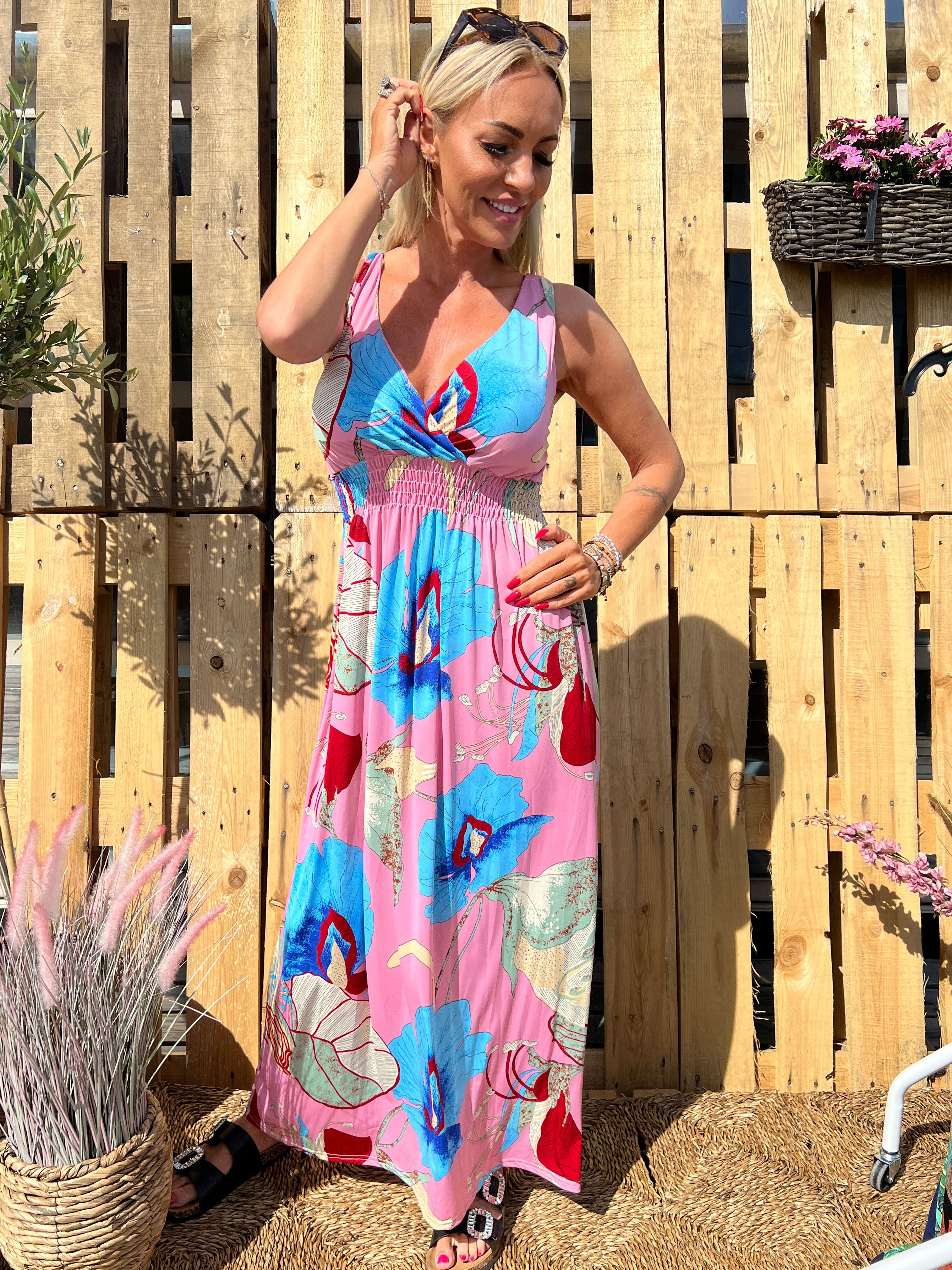 Carmina - Sort stropkjole i elastisk stof med blomsterprint