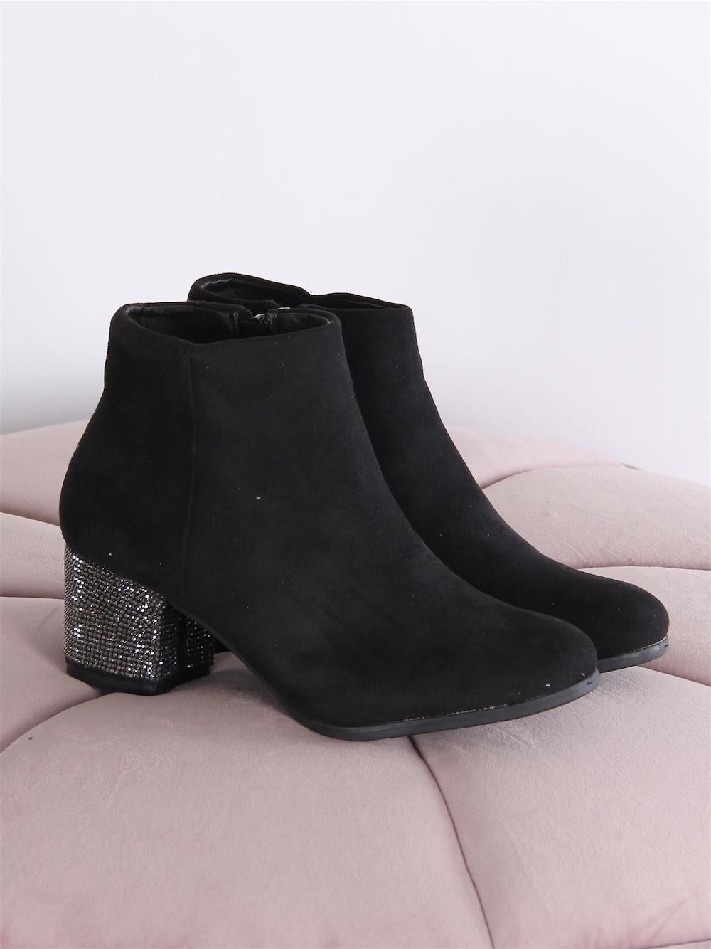 Cartagena - Svart känga i mocka med tjock klack i läderimitation