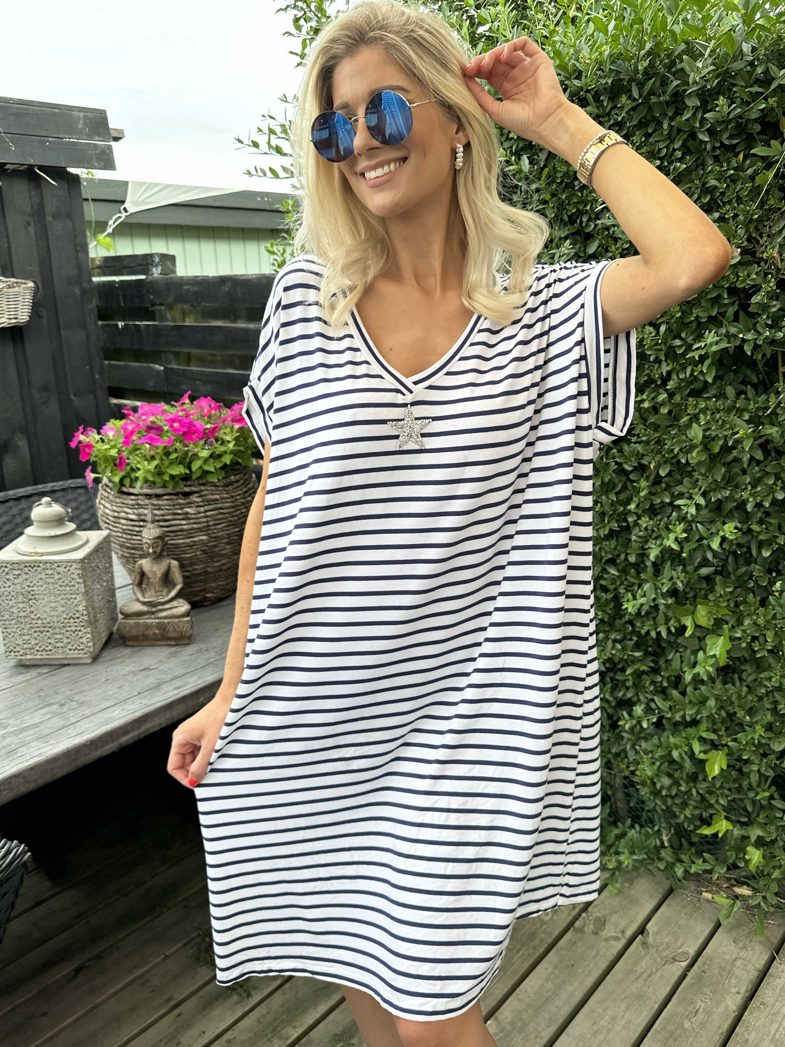 Cath - Söt t-shirtklänning i viskos med silverstjärna - Red