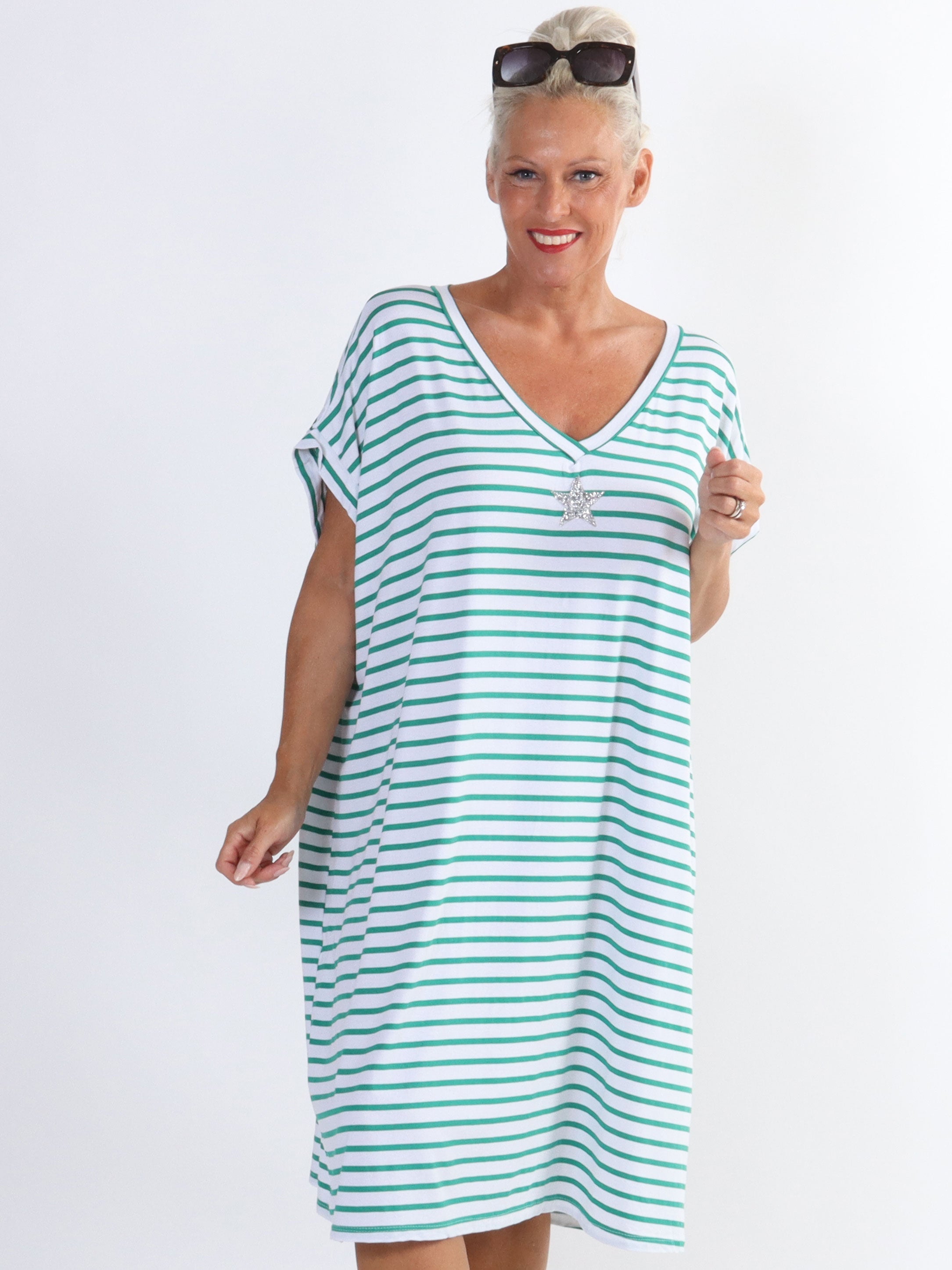 Cath - T-shirtklänning i viskos med silverstjärna i plusstorlek - Black