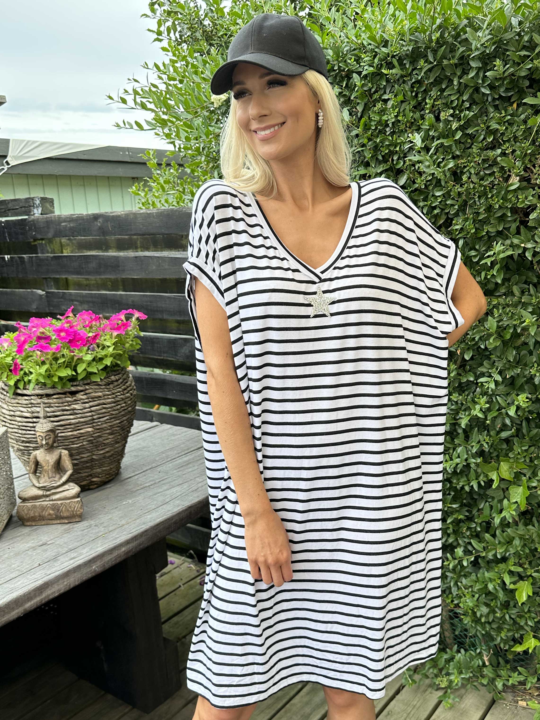 Cath - Söt t-shirtklänning i viskos med silverstjärna