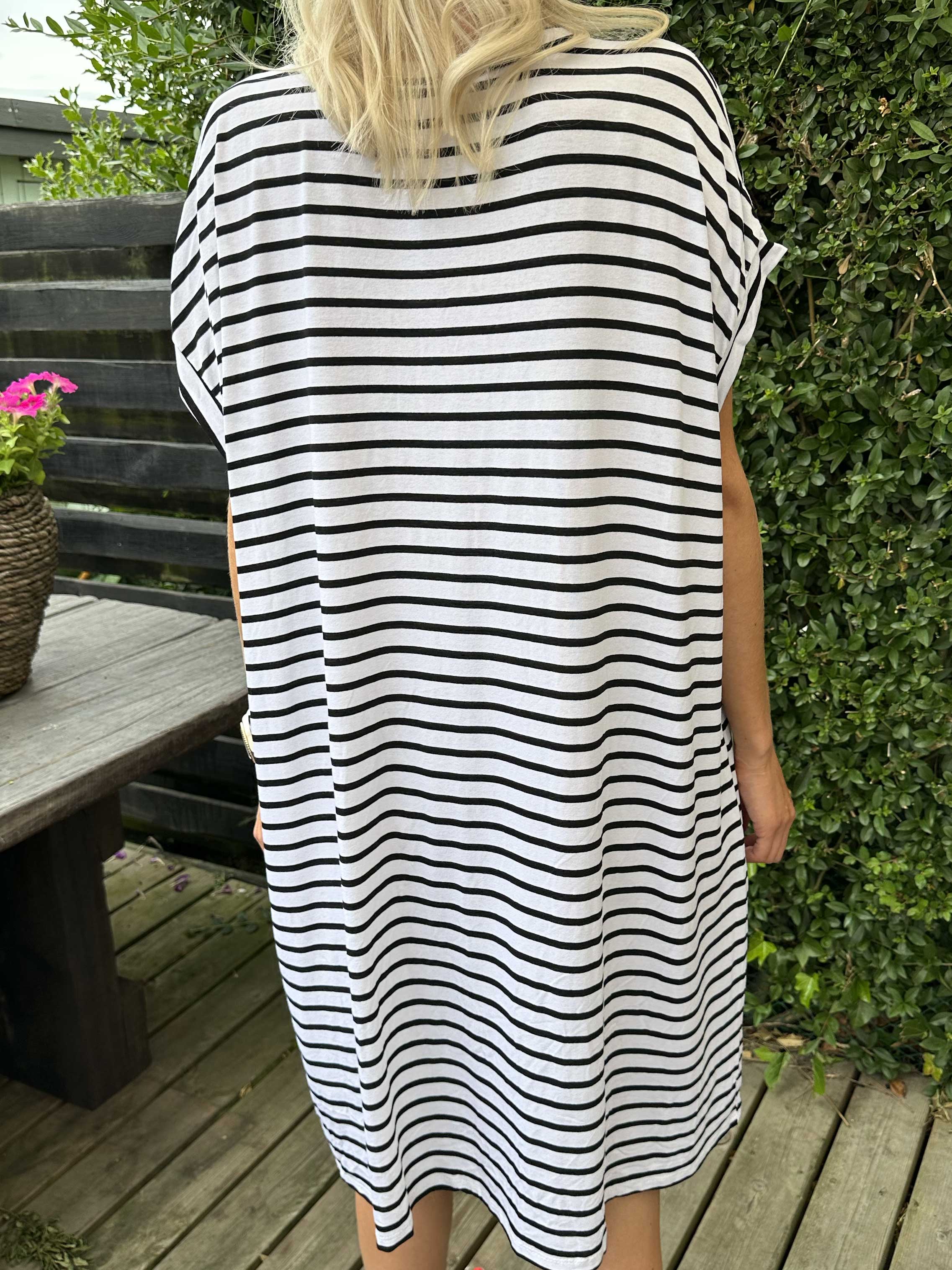 Cath - Söt t-shirtklänning i viskos med silverstjärna