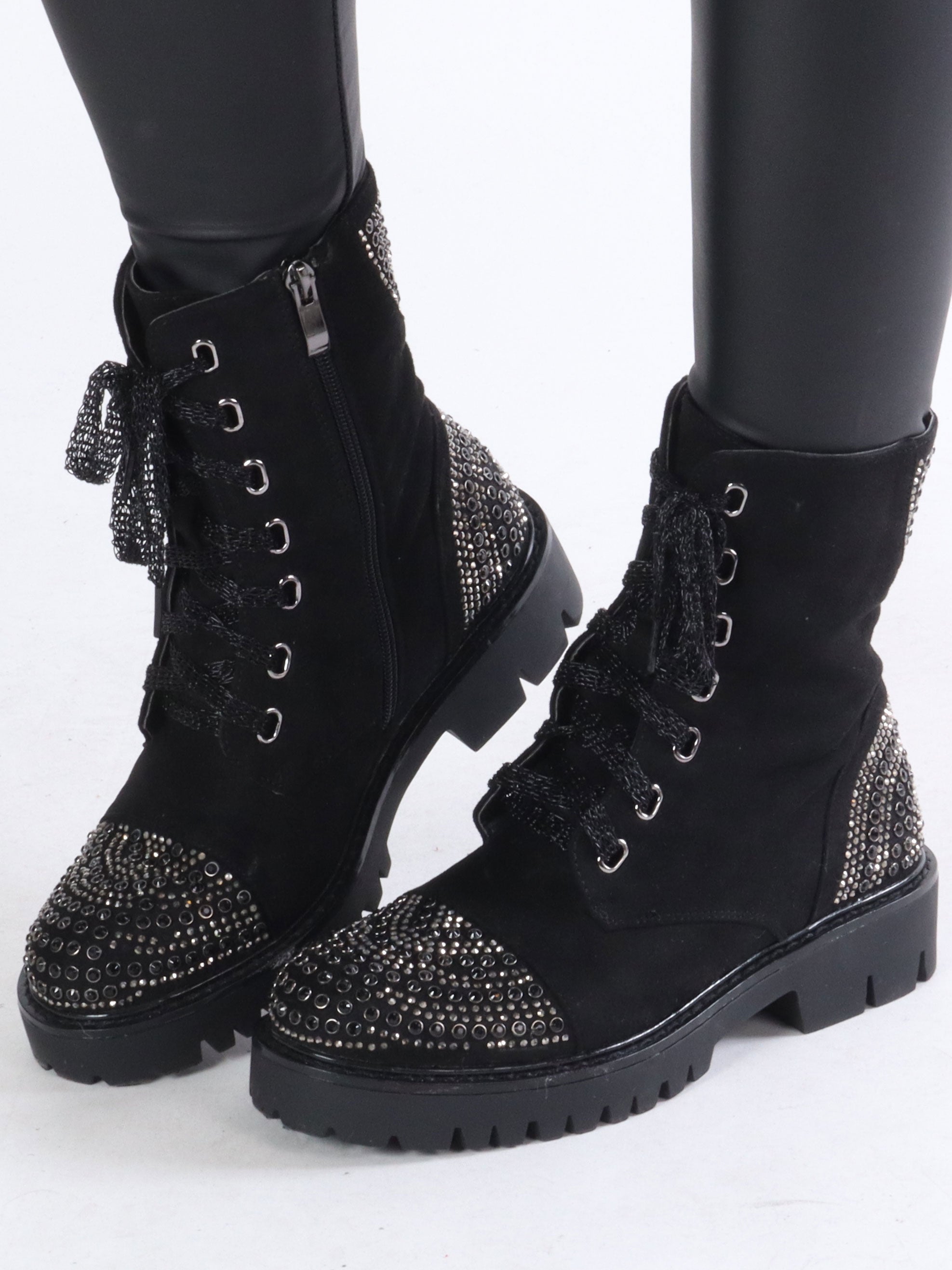 Cece - Svarta stövlar i mocka med läderimitation