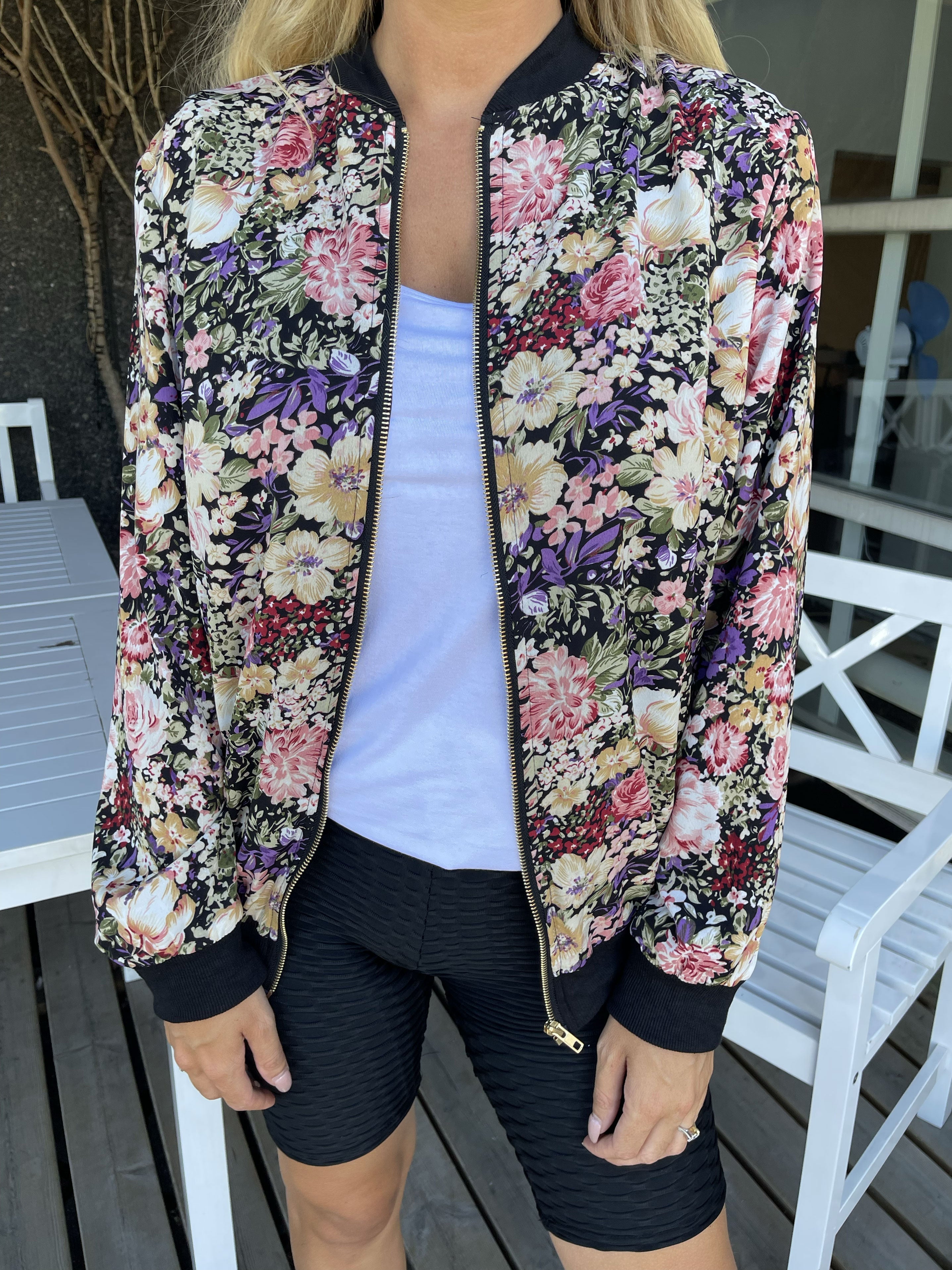 Cecilie - Mångfärgad blommig jacka - Black